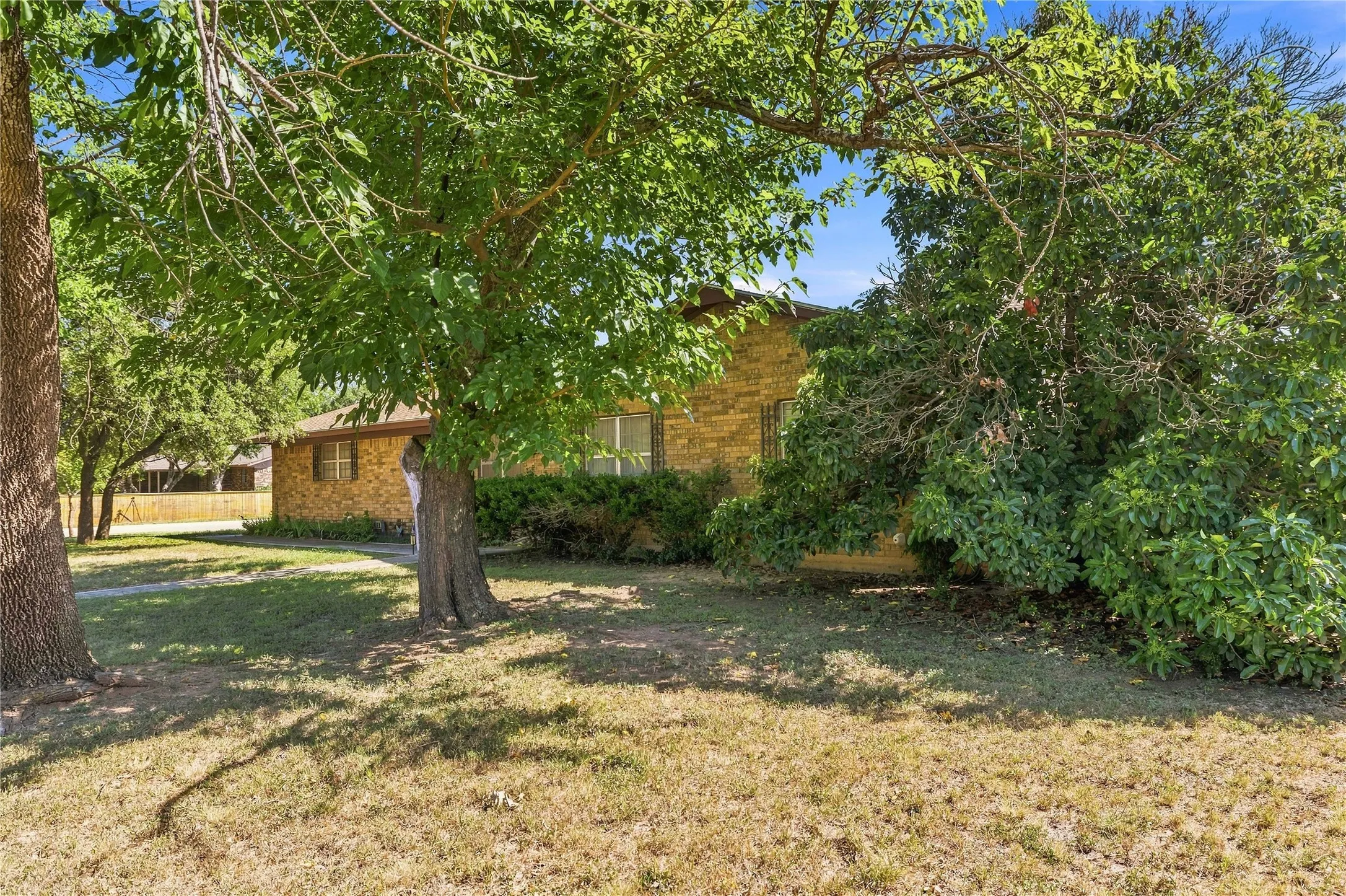 Single Family Residence For Sale in Brown County , 4309 9th Street, Brownwood, Texas 76801, 4 Bedrooms, 2 Bathrooms, Garage spaces, 1,922 Sqft, built in 1971, Price $239,900, mls#21351130, Real Estate Agent in Brownwood, Homes For Sale in Brown county, Homes For Sale in Brownwood, Realtor in Brownwood Texas, Real Estate Brokerage Independent Realty Texas, Luminita Cordes Realtor