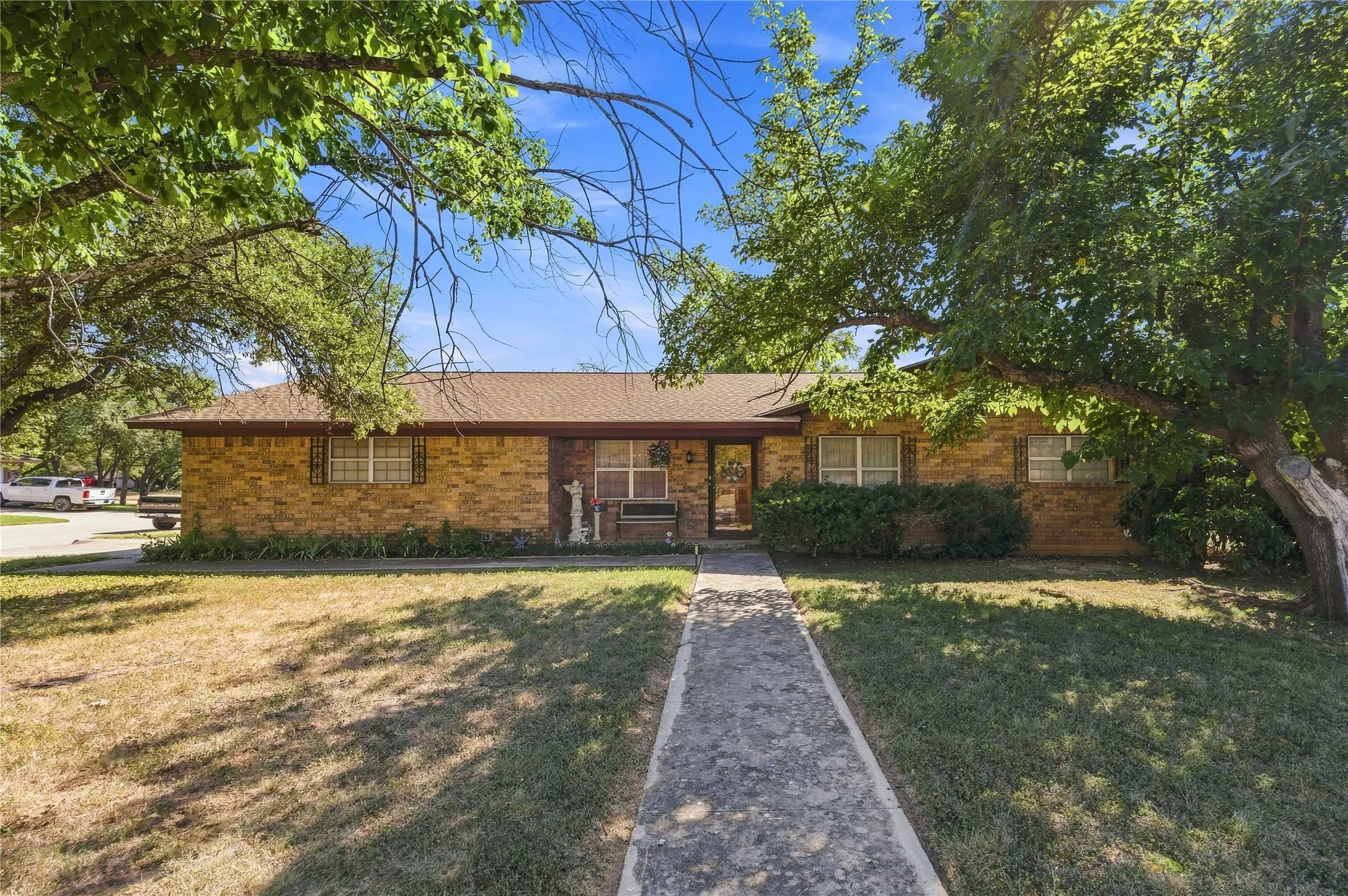 Single Family Residence For Sale in Brown County , 4309 9th Street, Brownwood, Texas 76801, 4 Bedrooms, 2 Bathrooms, Garage spaces, 1,922 Sqft, built in 1971, Price $239,900, mls#21351130, Real Estate Agent in Brownwood, Homes For Sale in Brown county, Homes For Sale in Brownwood, Realtor in Brownwood Texas, Real Estate Brokerage Independent Realty Texas, Luminita Cordes Realtor