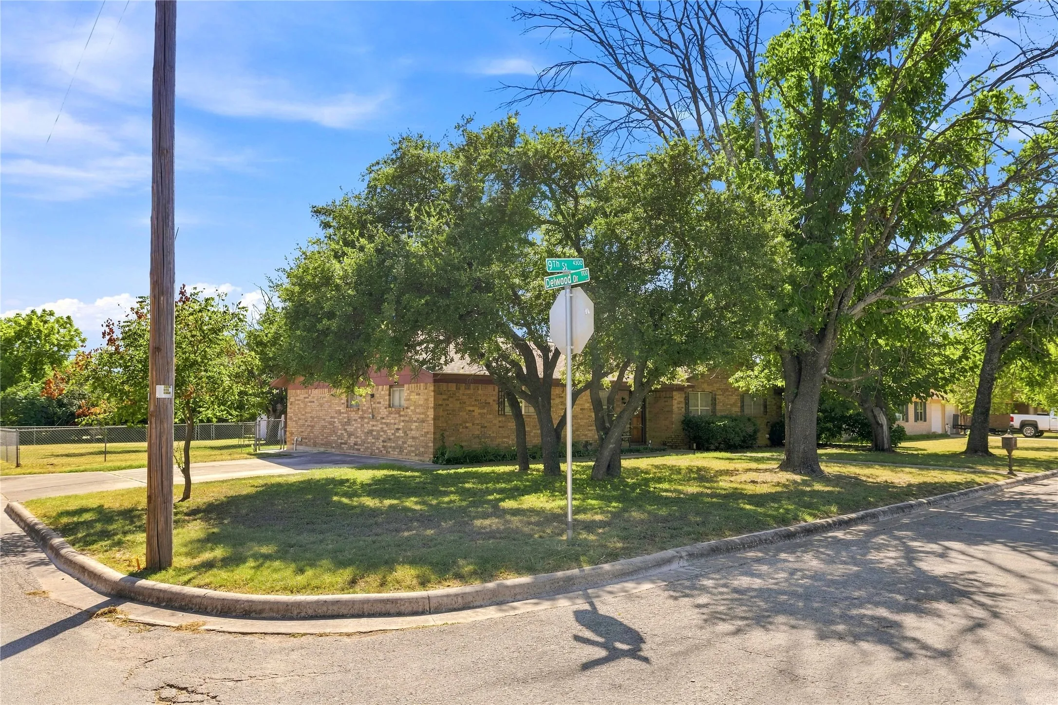 Single Family Residence For Sale in Brown County , 4309 9th Street, Brownwood, Texas 76801, 4 Bedrooms, 2 Bathrooms, Garage spaces, 1,922 Sqft, built in 1971, Price $239,900, mls#21351130, Real Estate Agent in Brownwood, Homes For Sale in Brown county, Homes For Sale in Brownwood, Realtor in Brownwood Texas, Real Estate Brokerage Independent Realty Texas, Luminita Cordes Realtor