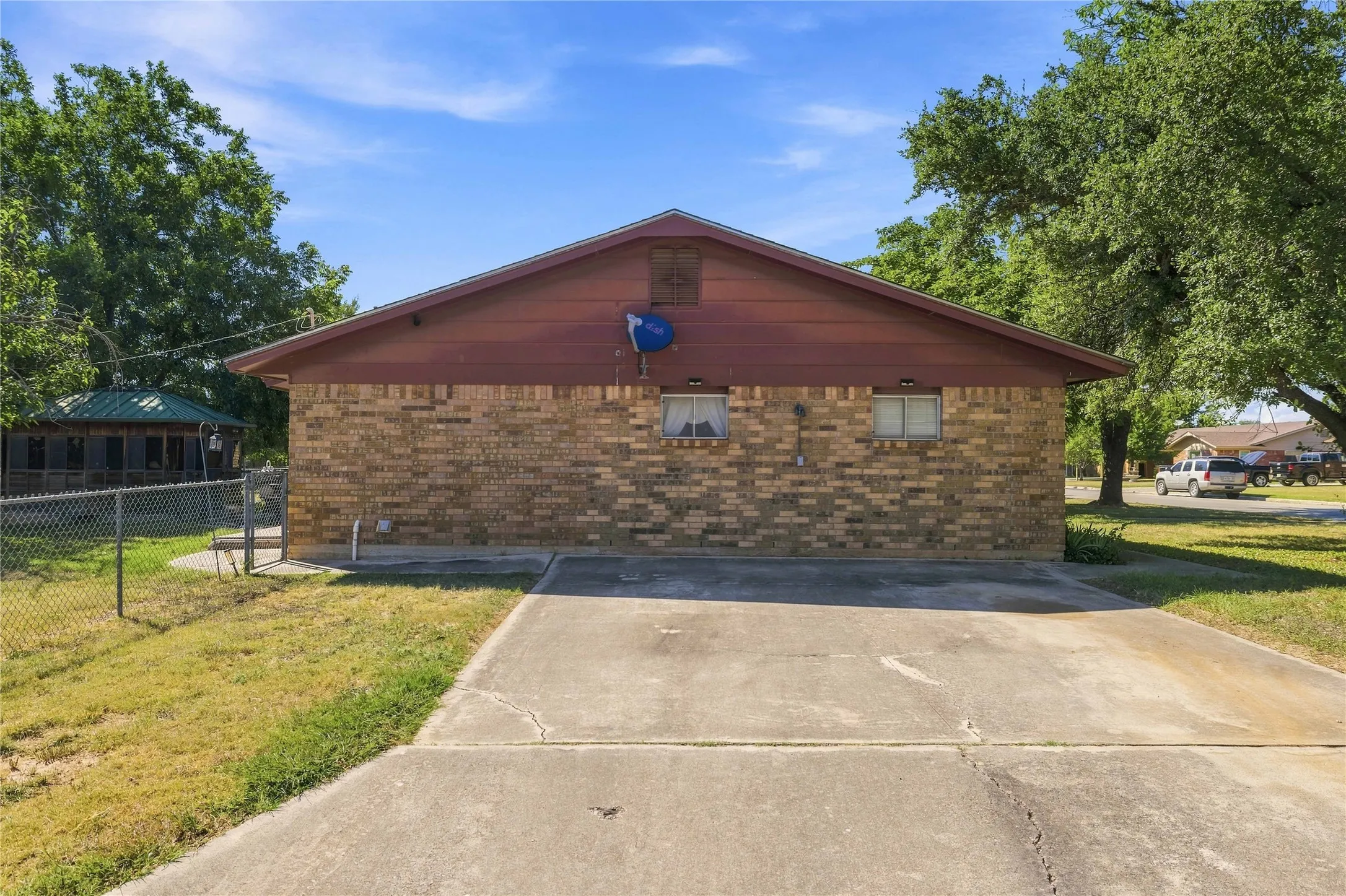 Single Family Residence For Sale in Brown County , 4309 9th Street, Brownwood, Texas 76801, 4 Bedrooms, 2 Bathrooms, Garage spaces, 1,922 Sqft, built in 1971, Price $239,900, mls#21351130, Real Estate Agent in Brownwood, Homes For Sale in Brown county, Homes For Sale in Brownwood, Realtor in Brownwood Texas, Real Estate Brokerage Independent Realty Texas, Luminita Cordes Realtor