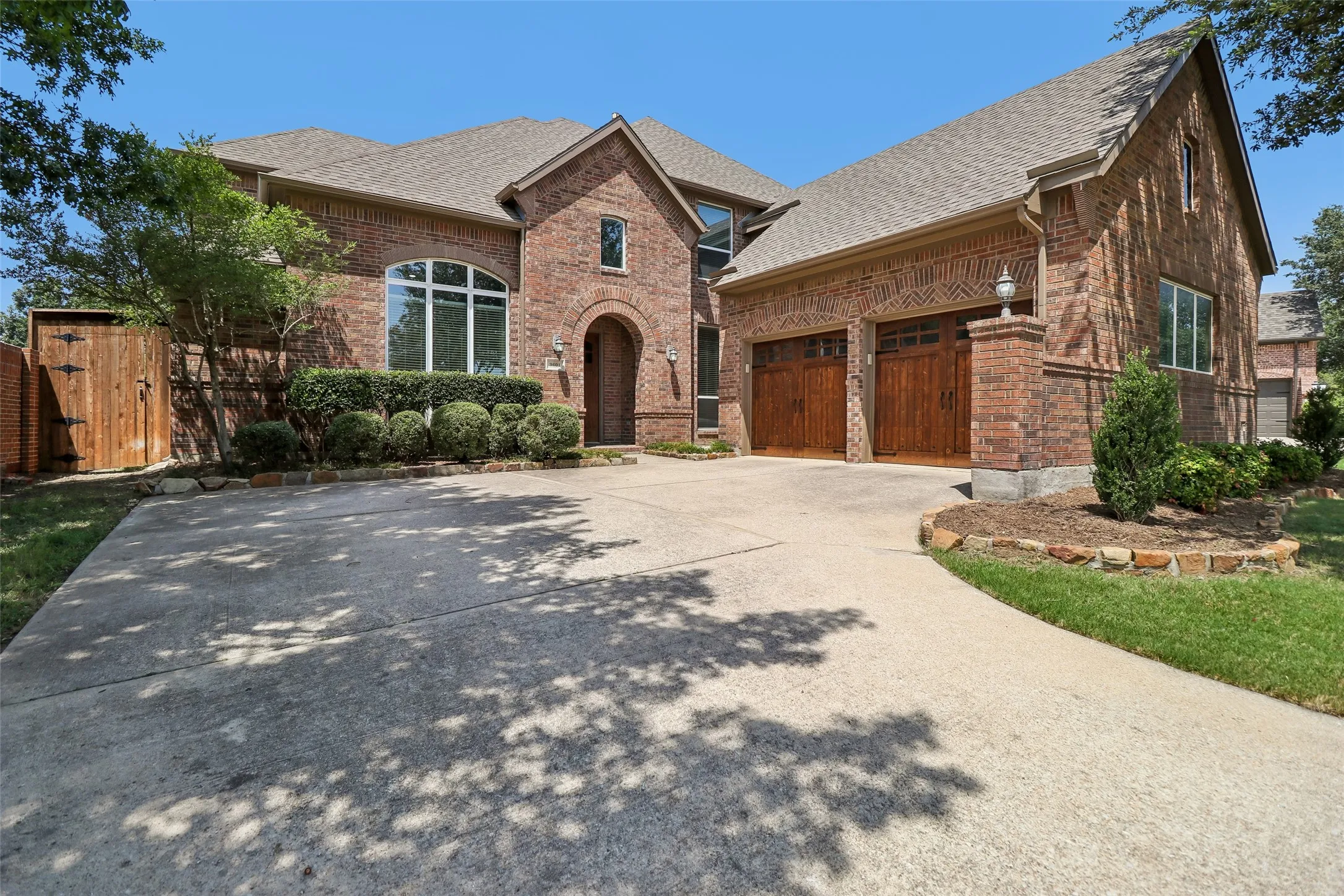 Single Family Residence For Sale in Tarrant County , 9601 Brazendine Drive, Fort Worth, Texas 76244, 4 Bedroom, 4 Bathroom, 2 Garage spaces, 3,834 Sqft, built in 2005, mls#21350377, Real Estate Agent in Fort Worth, Homes For Sale in Tarrant county, Homes For Sale in Fort Worth, Realtor in Fort Worth Texas, Real Estate Brokerage Independent Realty Texas, Luminita Cordes Realtor