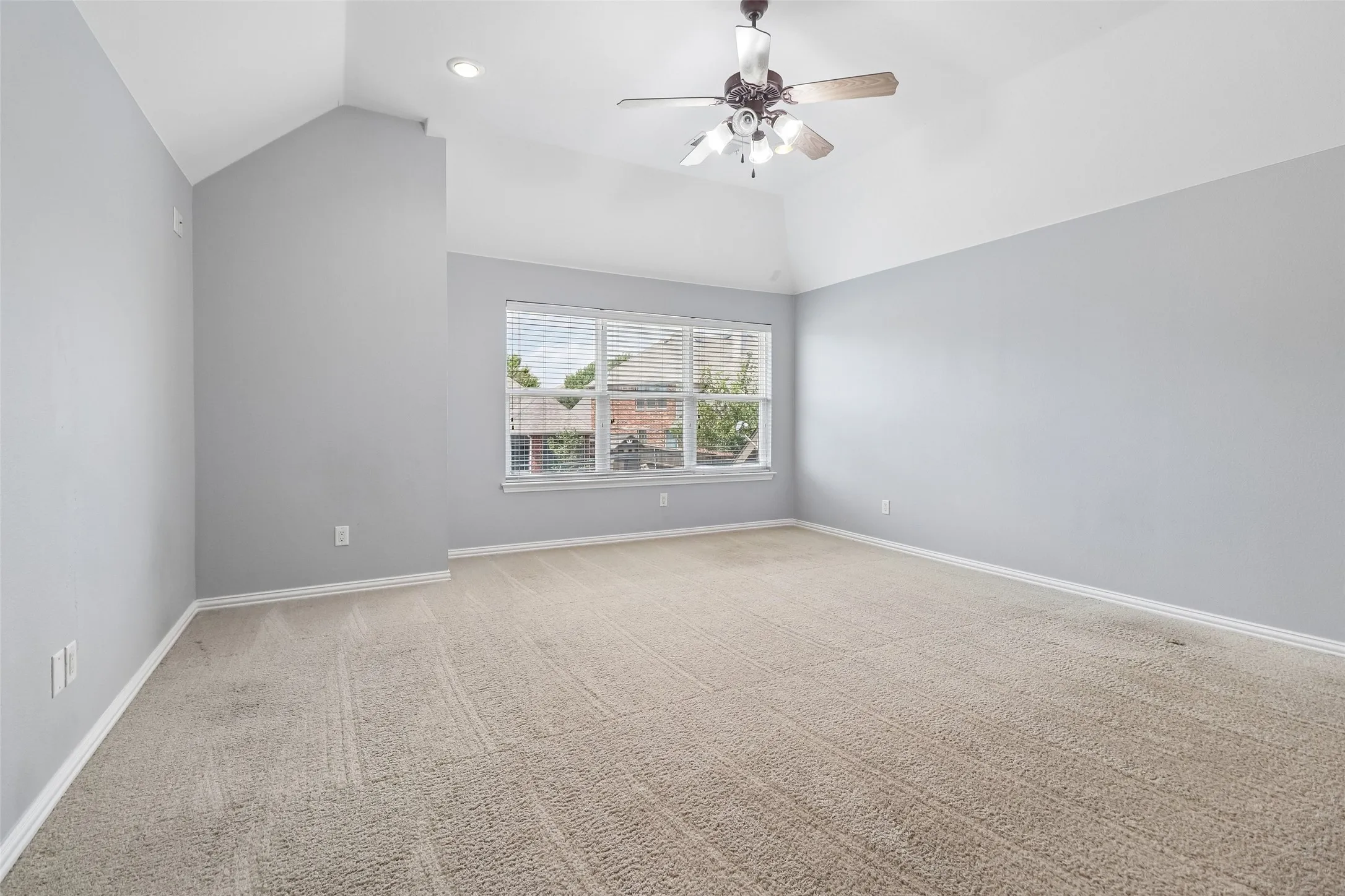 Single Family Residence For Sale in Tarrant County , 9601 Brazendine Drive, Fort Worth, Texas 76244, 4 Bedroom, 4 Bathroom, 2 Garage spaces, 3,834 Sqft, built in 2005, mls#21350377, Real Estate Agent in Fort Worth, Homes For Sale in Tarrant county, Homes For Sale in Fort Worth, Realtor in Fort Worth Texas, Real Estate Brokerage Independent Realty Texas, Luminita Cordes Realtor
