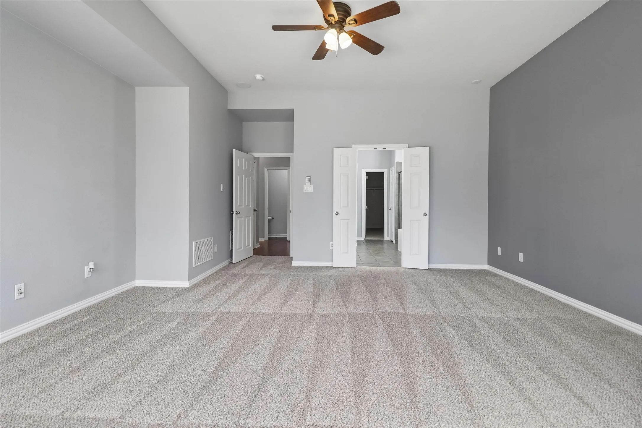 Single Family Residence For Sale in Tarrant County , 9601 Brazendine Drive, Fort Worth, Texas 76244, 4 Bedroom, 4 Bathroom, 2 Garage spaces, 3,834 Sqft, built in 2005, mls#21350377, Real Estate Agent in Fort Worth, Homes For Sale in Tarrant county, Homes For Sale in Fort Worth, Realtor in Fort Worth Texas, Real Estate Brokerage Independent Realty Texas, Luminita Cordes Realtor