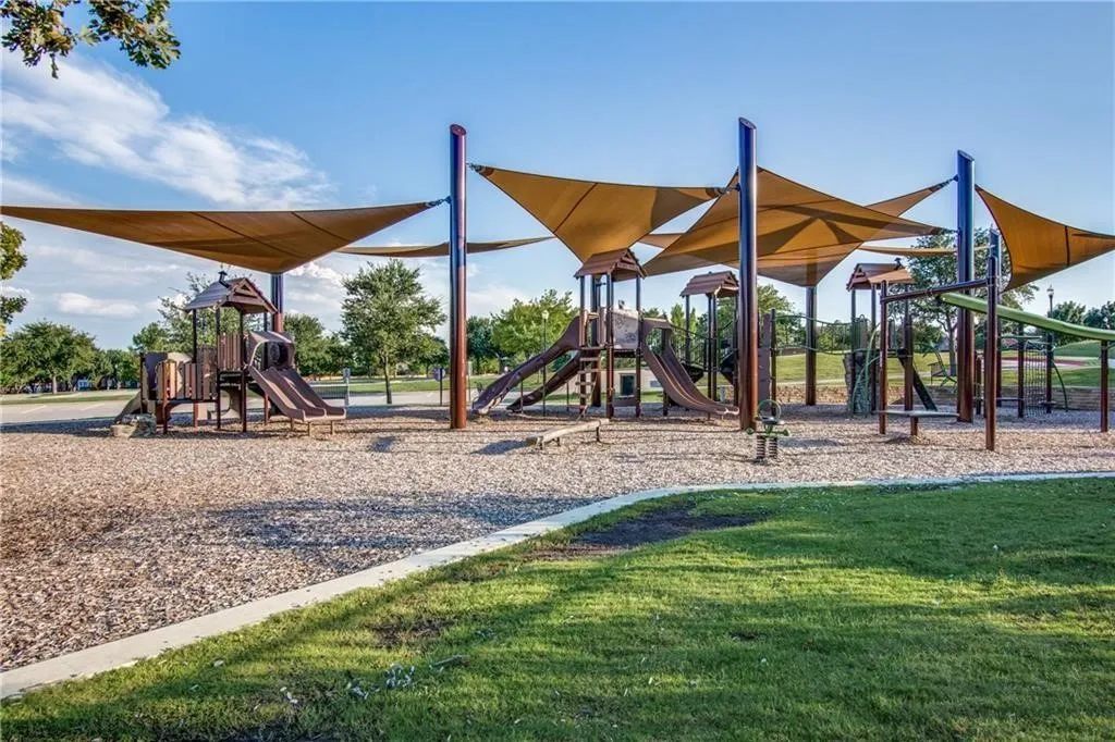 Single Family Residence For Sale in Tarrant County , 9601 Brazendine Drive, Fort Worth, Texas 76244, 4 Bedroom, 4 Bathroom, 2 Garage spaces, 3,834 Sqft, built in 2005, mls#21350377, Real Estate Agent in Fort Worth, Homes For Sale in Tarrant county, Homes For Sale in Fort Worth, Realtor in Fort Worth Texas, Real Estate Brokerage Independent Realty Texas, Luminita Cordes Realtor