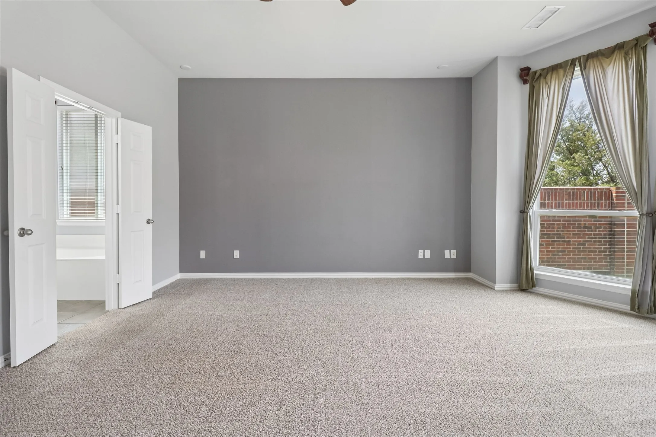 Single Family Residence For Sale in Tarrant County , 9601 Brazendine Drive, Fort Worth, Texas 76244, 4 Bedroom, 4 Bathroom, 2 Garage spaces, 3,834 Sqft, built in 2005, mls#21350377, Real Estate Agent in Fort Worth, Homes For Sale in Tarrant county, Homes For Sale in Fort Worth, Realtor in Fort Worth Texas, Real Estate Brokerage Independent Realty Texas, Luminita Cordes Realtor
