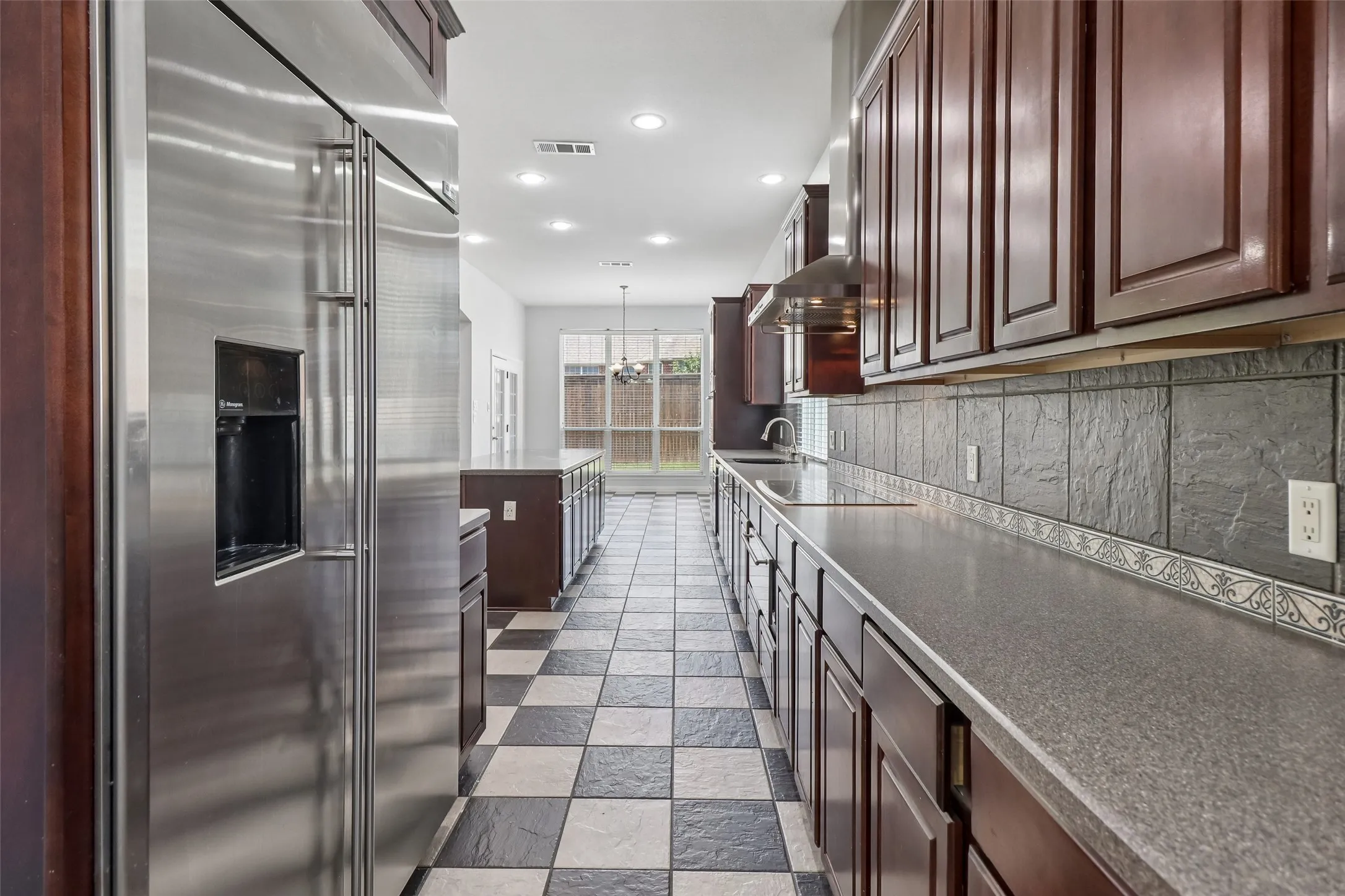 Single Family Residence For Sale in Tarrant County , 9601 Brazendine Drive, Fort Worth, Texas 76244, 4 Bedroom, 4 Bathroom, 2 Garage spaces, 3,834 Sqft, built in 2005, mls#21350377, Real Estate Agent in Fort Worth, Homes For Sale in Tarrant county, Homes For Sale in Fort Worth, Realtor in Fort Worth Texas, Real Estate Brokerage Independent Realty Texas, Luminita Cordes Realtor