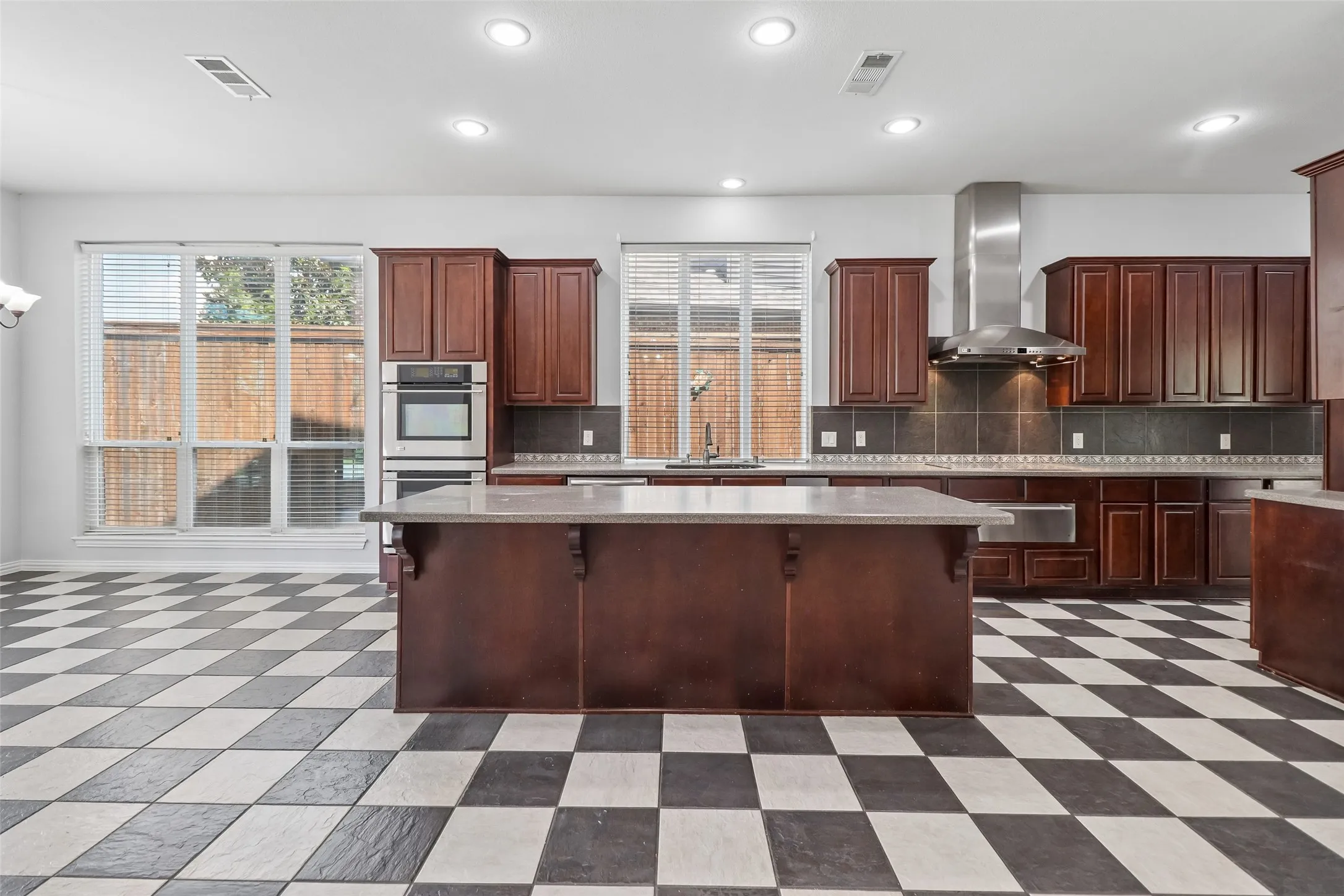 Single Family Residence For Sale in Tarrant County , 9601 Brazendine Drive, Fort Worth, Texas 76244, 4 Bedroom, 4 Bathroom, 2 Garage spaces, 3,834 Sqft, built in 2005, mls#21350377, Real Estate Agent in Fort Worth, Homes For Sale in Tarrant county, Homes For Sale in Fort Worth, Realtor in Fort Worth Texas, Real Estate Brokerage Independent Realty Texas, Luminita Cordes Realtor