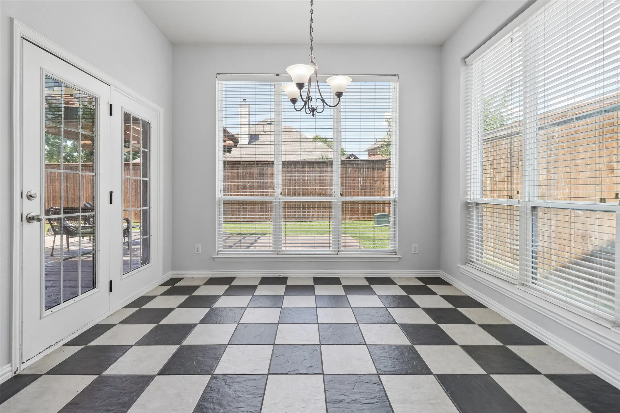 Single Family Residence For Sale in Tarrant County , 9601 Brazendine Drive, Fort Worth, Texas 76244, 4 Bedroom, 4 Bathroom, 2 Garage spaces, 3,834 Sqft, built in 2005, mls#21350377, Real Estate Agent in Fort Worth, Homes For Sale in Tarrant county, Homes For Sale in Fort Worth, Realtor in Fort Worth Texas, Real Estate Brokerage Independent Realty Texas, Luminita Cordes Realtor