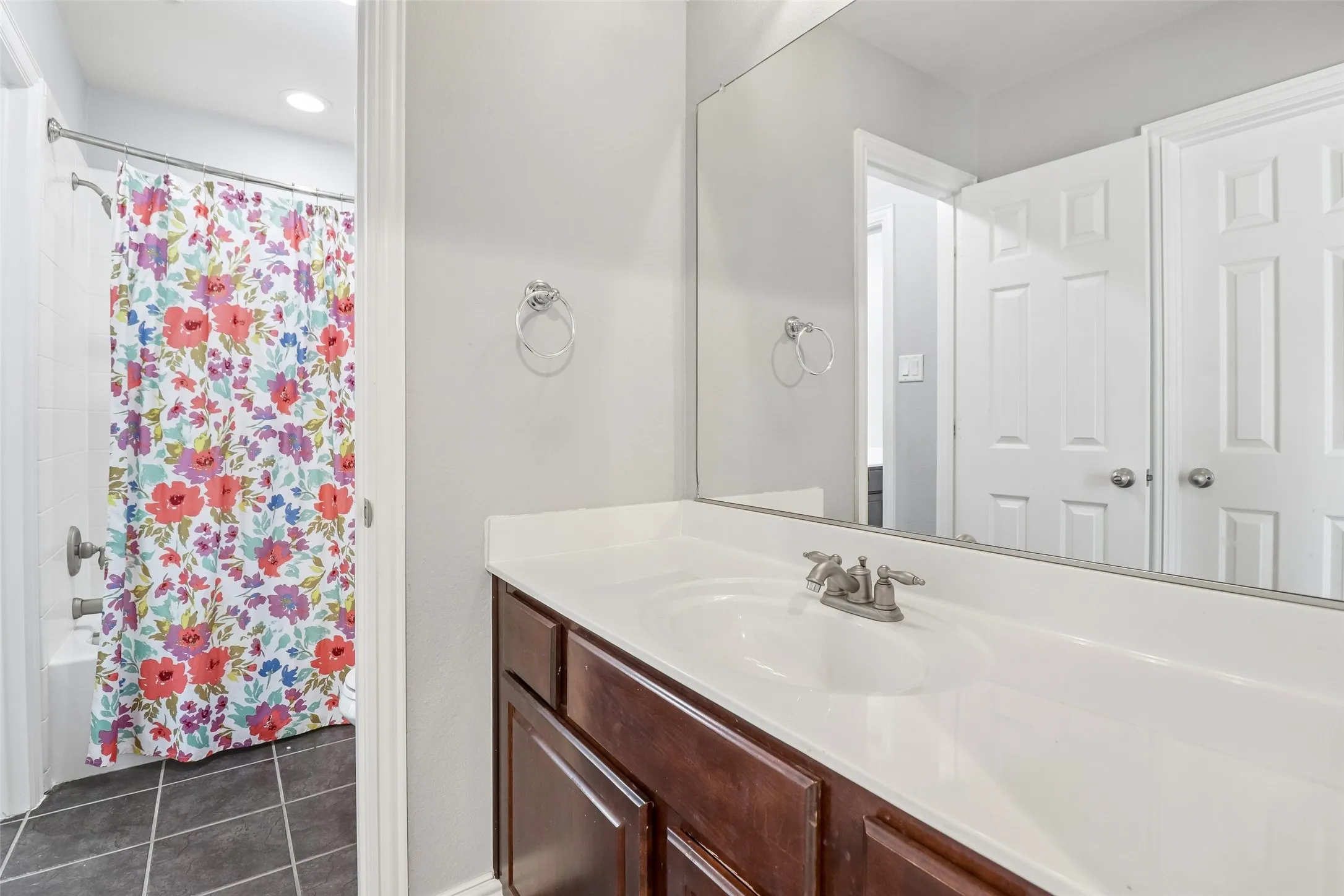 Single Family Residence For Sale in Tarrant County , 9601 Brazendine Drive, Fort Worth, Texas 76244, 4 Bedroom, 4 Bathroom, 2 Garage spaces, 3,834 Sqft, built in 2005, mls#21350377, Real Estate Agent in Fort Worth, Homes For Sale in Tarrant county, Homes For Sale in Fort Worth, Realtor in Fort Worth Texas, Real Estate Brokerage Independent Realty Texas, Luminita Cordes Realtor