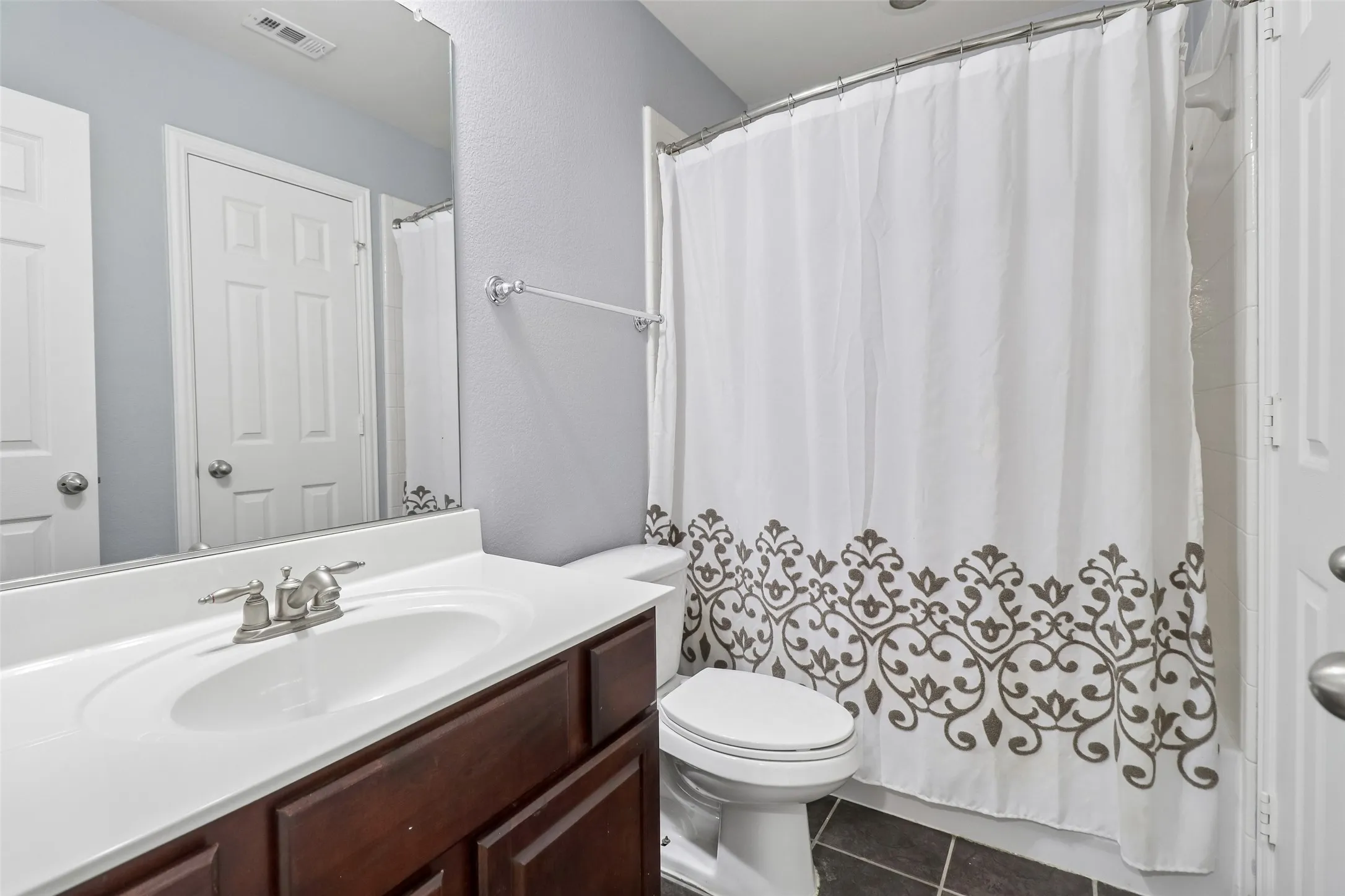 Single Family Residence For Sale in Tarrant County , 9601 Brazendine Drive, Fort Worth, Texas 76244, 4 Bedroom, 4 Bathroom, 2 Garage spaces, 3,834 Sqft, built in 2005, mls#21350377, Real Estate Agent in Fort Worth, Homes For Sale in Tarrant county, Homes For Sale in Fort Worth, Realtor in Fort Worth Texas, Real Estate Brokerage Independent Realty Texas, Luminita Cordes Realtor