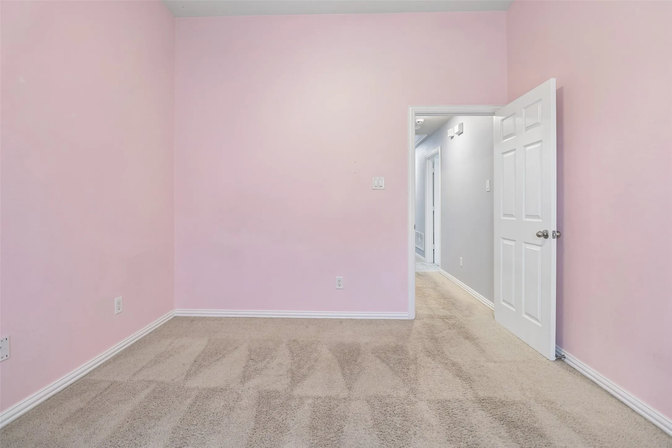 Single Family Residence For Sale in Tarrant County , 9601 Brazendine Drive, Fort Worth, Texas 76244, 4 Bedroom, 4 Bathroom, 2 Garage spaces, 3,834 Sqft, built in 2005, mls#21350377, Real Estate Agent in Fort Worth, Homes For Sale in Tarrant county, Homes For Sale in Fort Worth, Realtor in Fort Worth Texas, Real Estate Brokerage Independent Realty Texas, Luminita Cordes Realtor