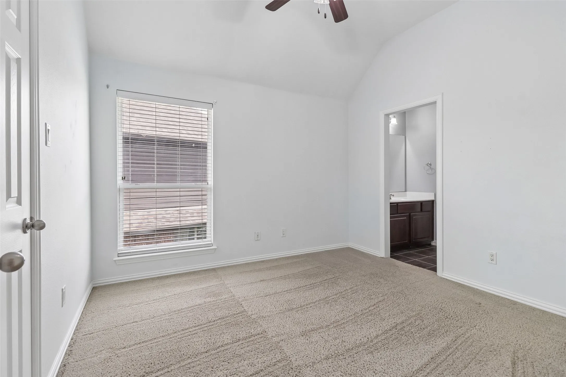 Single Family Residence For Sale in Tarrant County , 9601 Brazendine Drive, Fort Worth, Texas 76244, 4 Bedroom, 4 Bathroom, 2 Garage spaces, 3,834 Sqft, built in 2005, mls#21350377, Real Estate Agent in Fort Worth, Homes For Sale in Tarrant county, Homes For Sale in Fort Worth, Realtor in Fort Worth Texas, Real Estate Brokerage Independent Realty Texas, Luminita Cordes Realtor