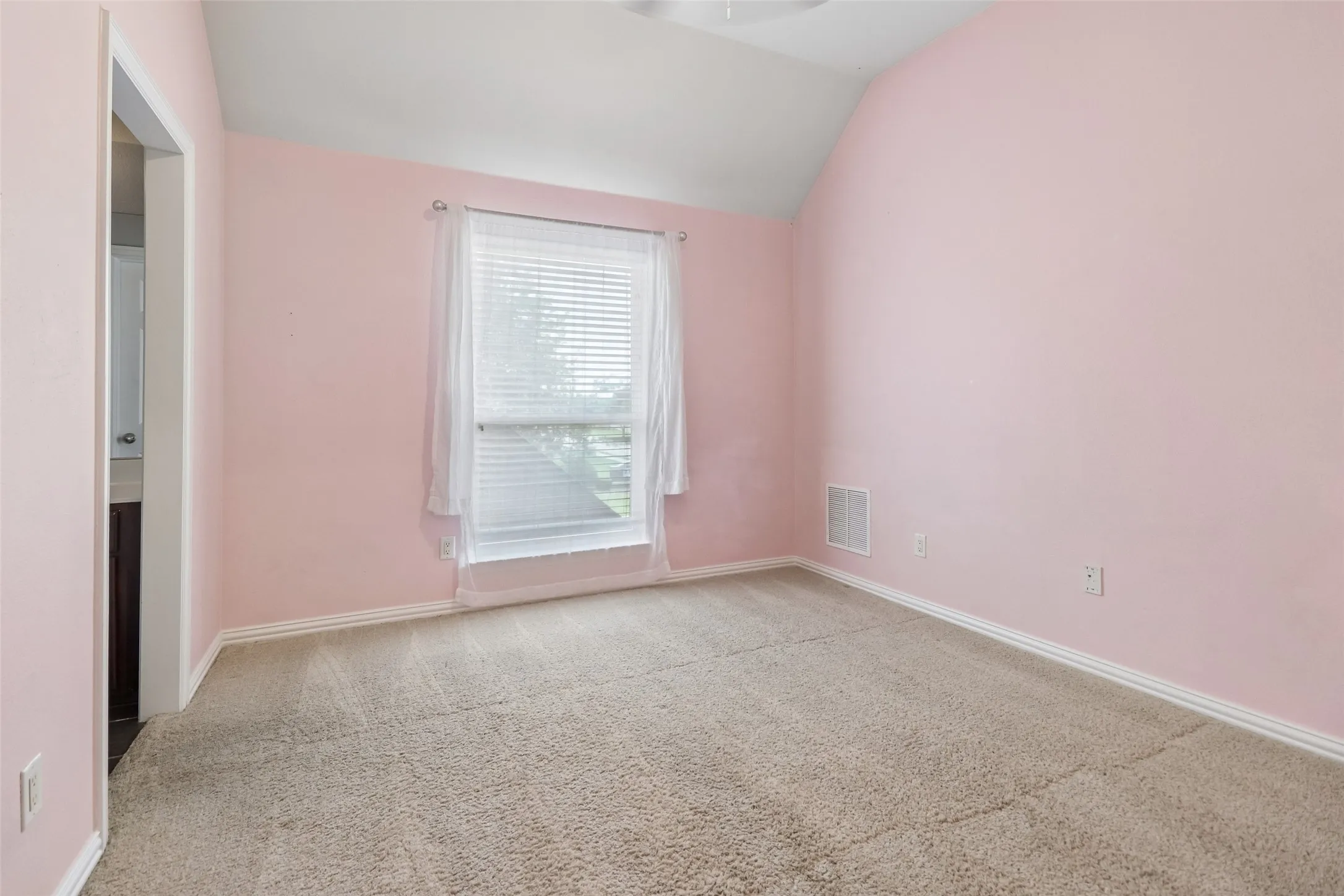 Single Family Residence For Sale in Tarrant County , 9601 Brazendine Drive, Fort Worth, Texas 76244, 4 Bedroom, 4 Bathroom, 2 Garage spaces, 3,834 Sqft, built in 2005, mls#21350377, Real Estate Agent in Fort Worth, Homes For Sale in Tarrant county, Homes For Sale in Fort Worth, Realtor in Fort Worth Texas, Real Estate Brokerage Independent Realty Texas, Luminita Cordes Realtor