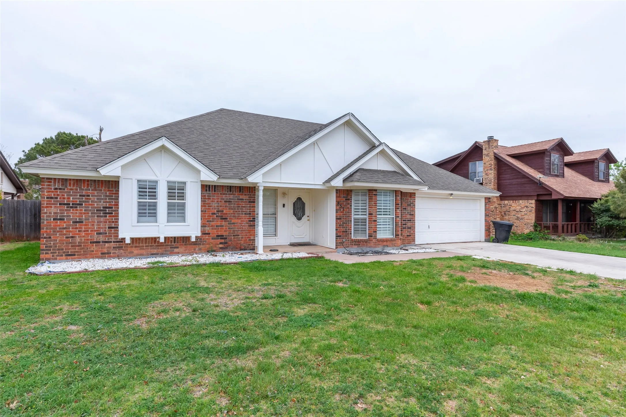 Single Family Residence For Rent in Taylor County , 857 Chaucer Drive, Abilene, Texas 79602, 5 Bedroom, 2 Bathroom, 2 Garage spaces, 2,044 Sqft, built in 1986, mls#21348776, Real Estate Agent in Abilene, Homes For Rent in Taylor county, Homes For Rent in Abilene, Realtor in Abilene Texas, Real Estate Brokerage Independent Realty Texas, Luminita Cordes Realtor