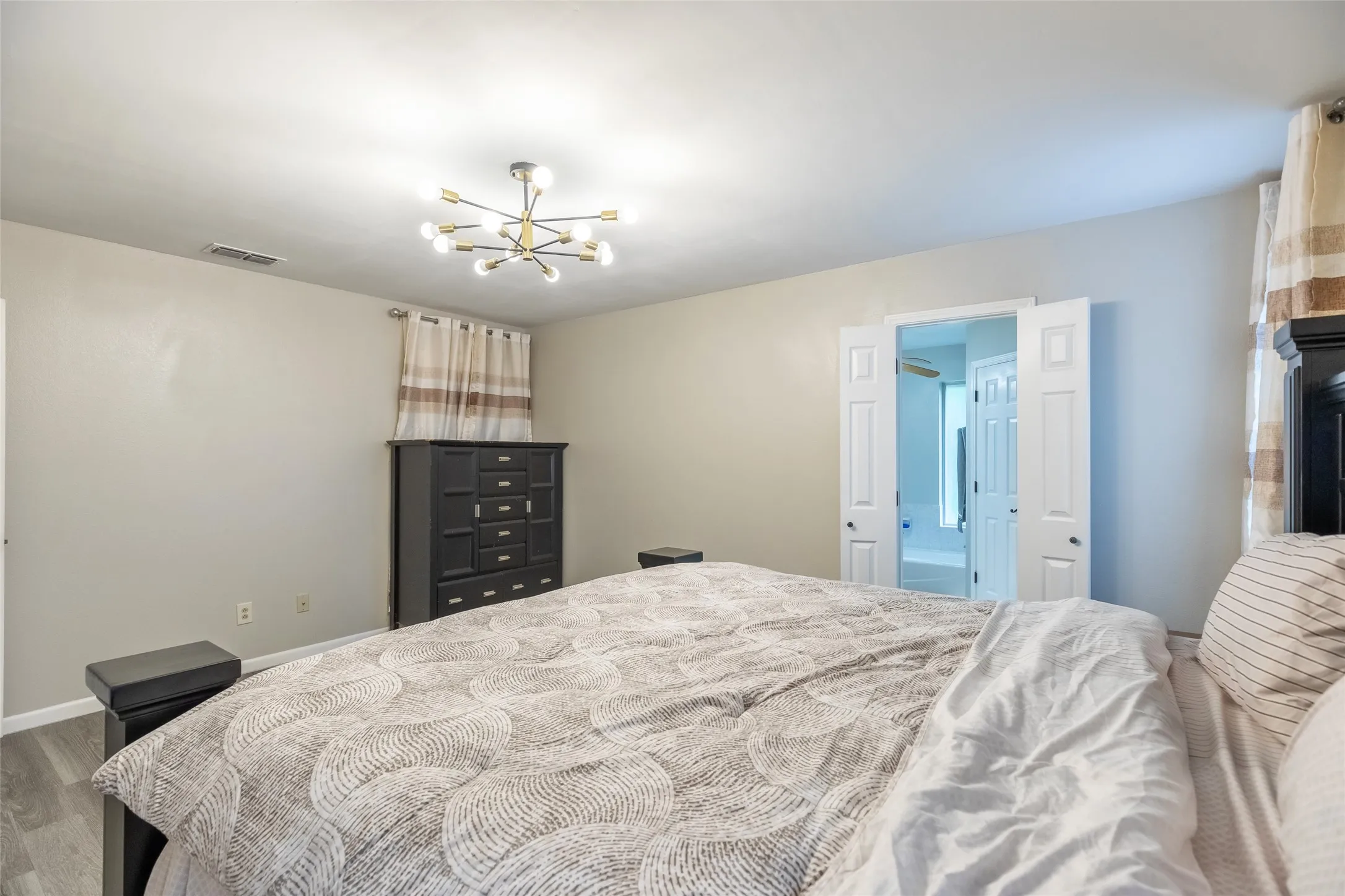 Single Family Residence For Rent in Taylor County , 857 Chaucer Drive, Abilene, Texas 79602, 5 Bedroom, 2 Bathroom, 2 Garage spaces, 2,044 Sqft, built in 1986, mls#21348776, Real Estate Agent in Abilene, Homes For Rent in Taylor county, Homes For Rent in Abilene, Realtor in Abilene Texas, Real Estate Brokerage Independent Realty Texas, Luminita Cordes Realtor