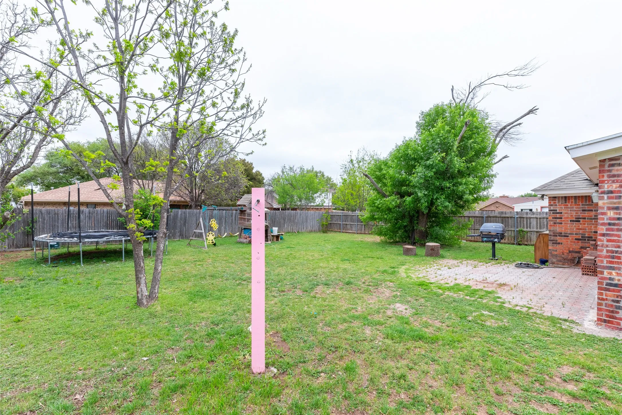 Single Family Residence For Rent in Taylor County , 857 Chaucer Drive, Abilene, Texas 79602, 5 Bedroom, 2 Bathroom, 2 Garage spaces, 2,044 Sqft, built in 1986, mls#21348776, Real Estate Agent in Abilene, Homes For Rent in Taylor county, Homes For Rent in Abilene, Realtor in Abilene Texas, Real Estate Brokerage Independent Realty Texas, Luminita Cordes Realtor