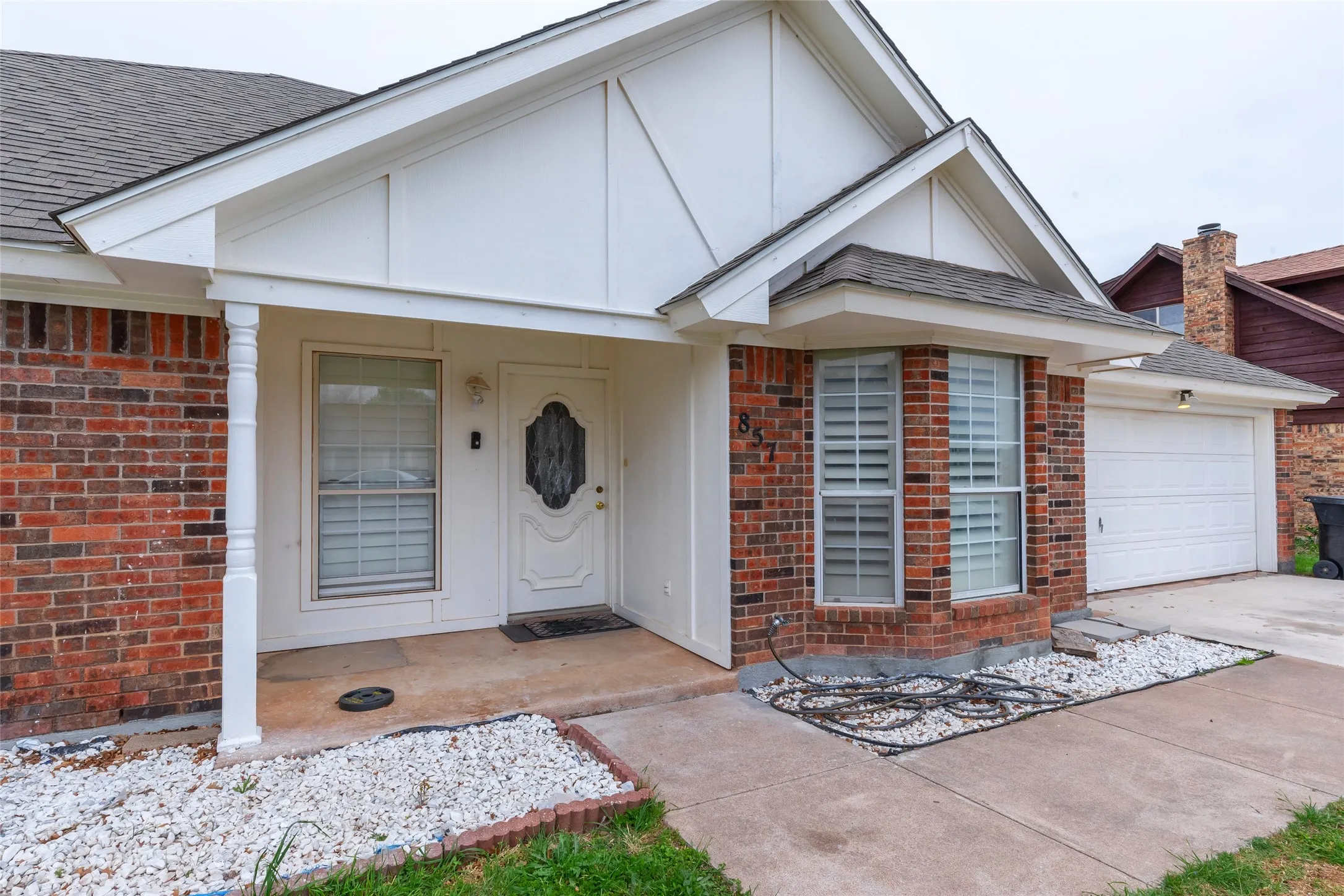 Single Family Residence For Rent in Taylor County , 857 Chaucer Drive, Abilene, Texas 79602, 5 Bedroom, 2 Bathroom, 2 Garage spaces, 2,044 Sqft, built in 1986, mls#21348776, Real Estate Agent in Abilene, Homes For Rent in Taylor county, Homes For Rent in Abilene, Realtor in Abilene Texas, Real Estate Brokerage Independent Realty Texas, Luminita Cordes Realtor