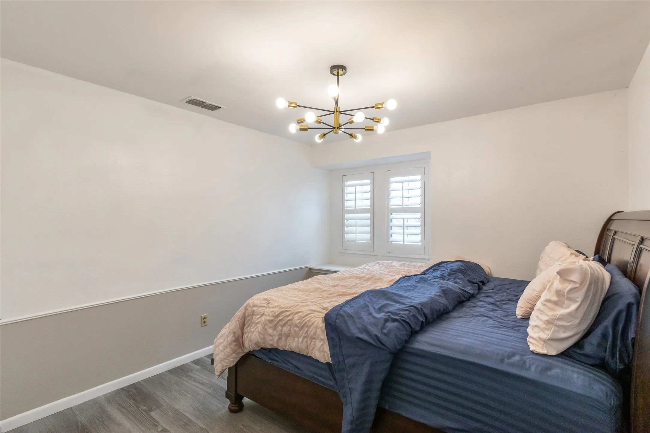 Single Family Residence For Rent in Taylor County , 857 Chaucer Drive, Abilene, Texas 79602, 5 Bedroom, 2 Bathroom, 2 Garage spaces, 2,044 Sqft, built in 1986, mls#21348776, Real Estate Agent in Abilene, Homes For Rent in Taylor county, Homes For Rent in Abilene, Realtor in Abilene Texas, Real Estate Brokerage Independent Realty Texas, Luminita Cordes Realtor