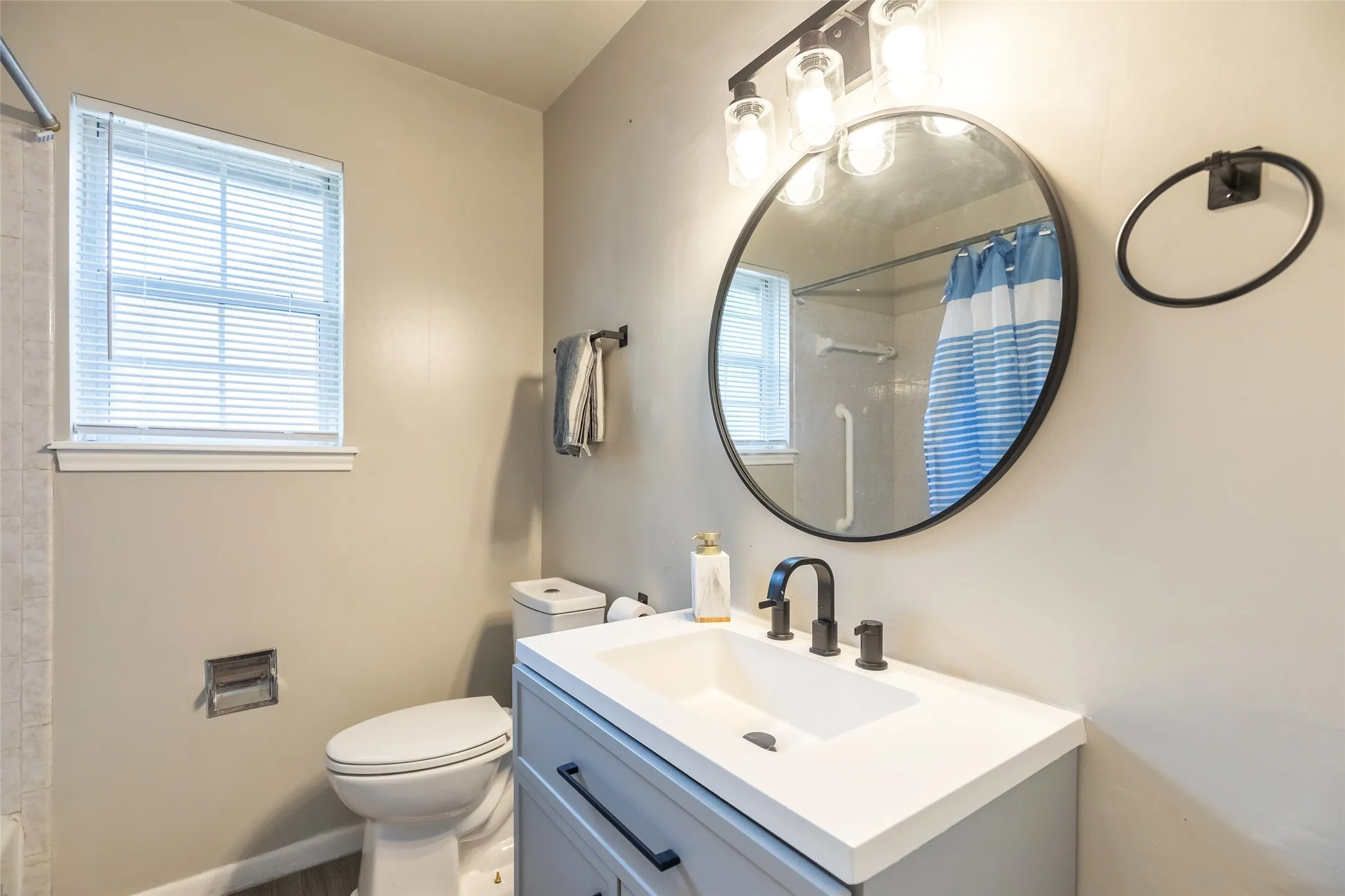 Single Family Residence For Rent in Taylor County , 857 Chaucer Drive, Abilene, Texas 79602, 5 Bedroom, 2 Bathroom, 2 Garage spaces, 2,044 Sqft, built in 1986, mls#21348776, Real Estate Agent in Abilene, Homes For Rent in Taylor county, Homes For Rent in Abilene, Realtor in Abilene Texas, Real Estate Brokerage Independent Realty Texas, Luminita Cordes Realtor