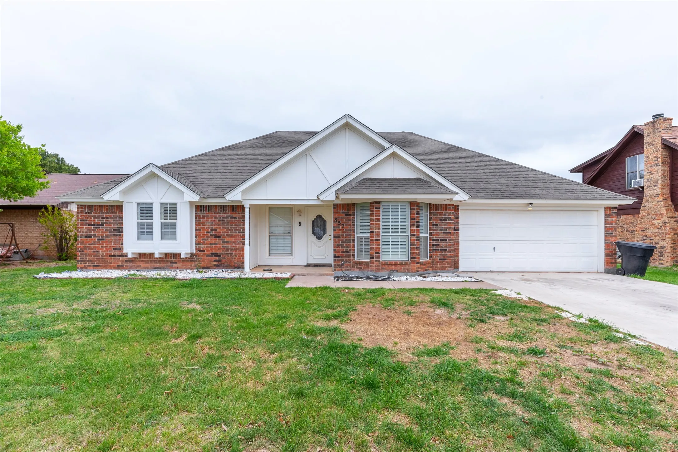 Single Family Residence For Rent in Taylor County , 857 Chaucer Drive, Abilene, Texas 79602, 5 Bedroom, 2 Bathroom, 2 Garage spaces, 2,044 Sqft, built in 1986, mls#21348776, Real Estate Agent in Abilene, Homes For Rent in Taylor county, Homes For Rent in Abilene, Realtor in Abilene Texas, Real Estate Brokerage Independent Realty Texas, Luminita Cordes Realtor