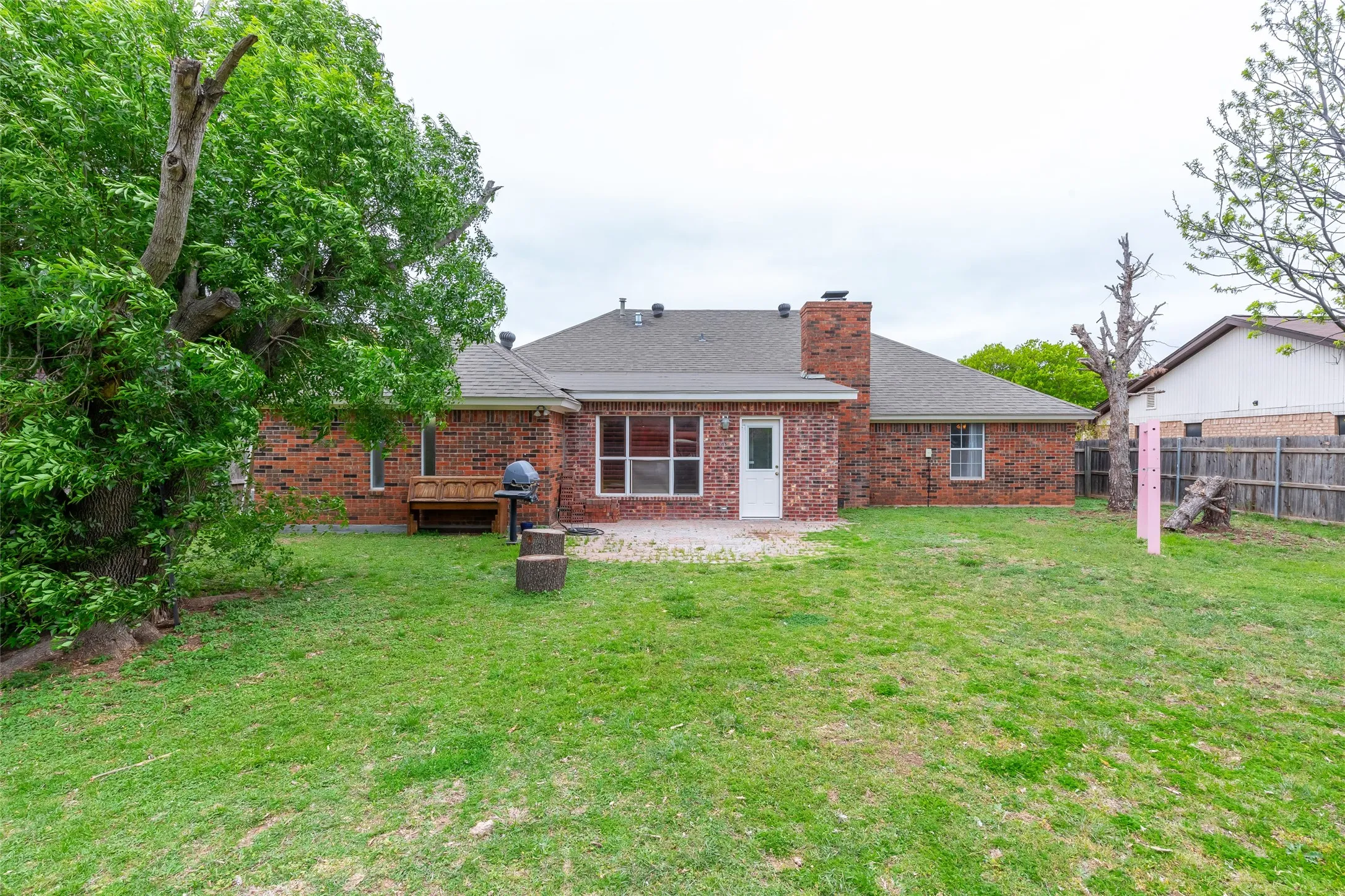 Single Family Residence For Rent in Taylor County , 857 Chaucer Drive, Abilene, Texas 79602, 5 Bedroom, 2 Bathroom, 2 Garage spaces, 2,044 Sqft, built in 1986, mls#21348776, Real Estate Agent in Abilene, Homes For Rent in Taylor county, Homes For Rent in Abilene, Realtor in Abilene Texas, Real Estate Brokerage Independent Realty Texas, Luminita Cordes Realtor