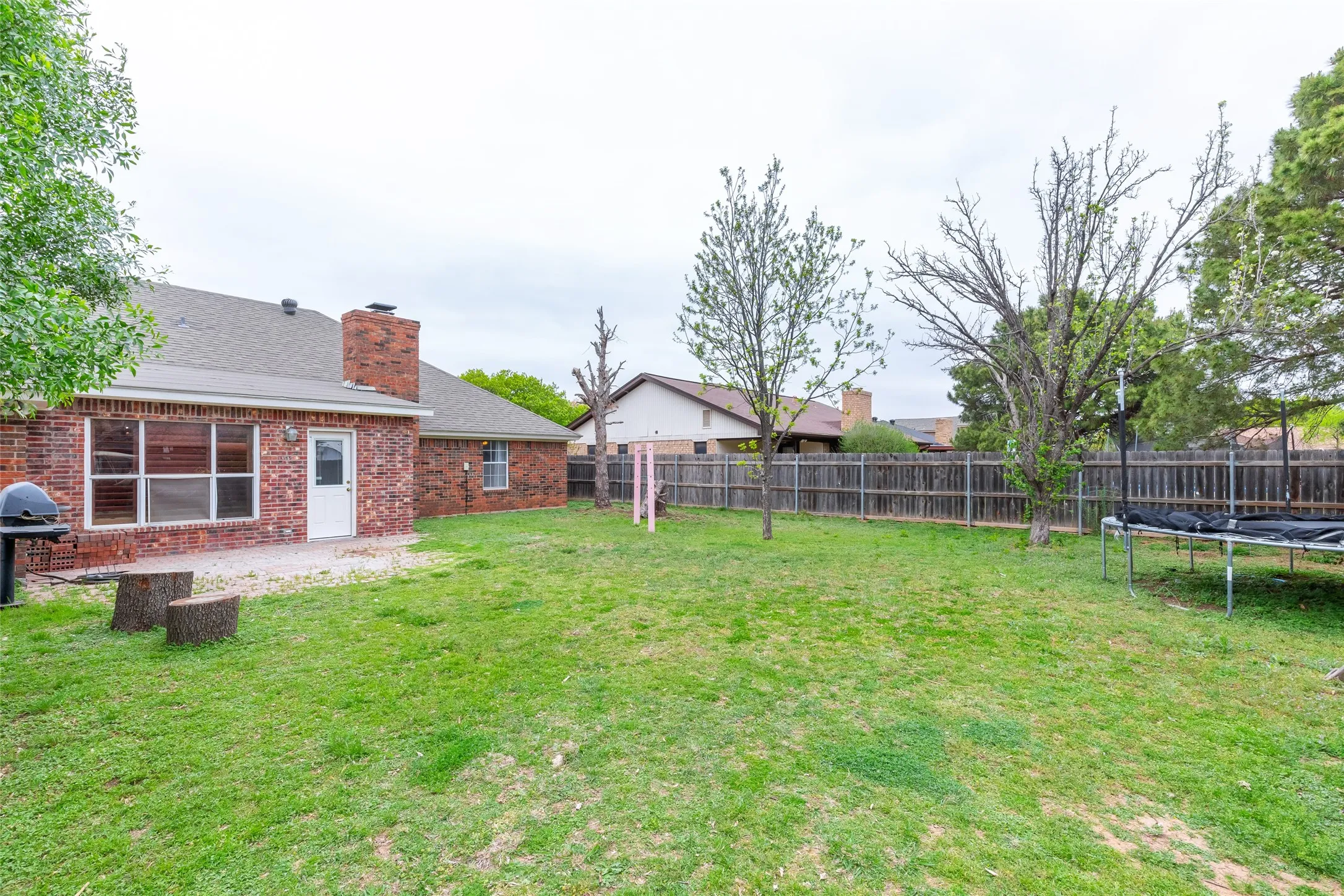 Single Family Residence For Rent in Taylor County , 857 Chaucer Drive, Abilene, Texas 79602, 5 Bedroom, 2 Bathroom, 2 Garage spaces, 2,044 Sqft, built in 1986, mls#21348776, Real Estate Agent in Abilene, Homes For Rent in Taylor county, Homes For Rent in Abilene, Realtor in Abilene Texas, Real Estate Brokerage Independent Realty Texas, Luminita Cordes Realtor