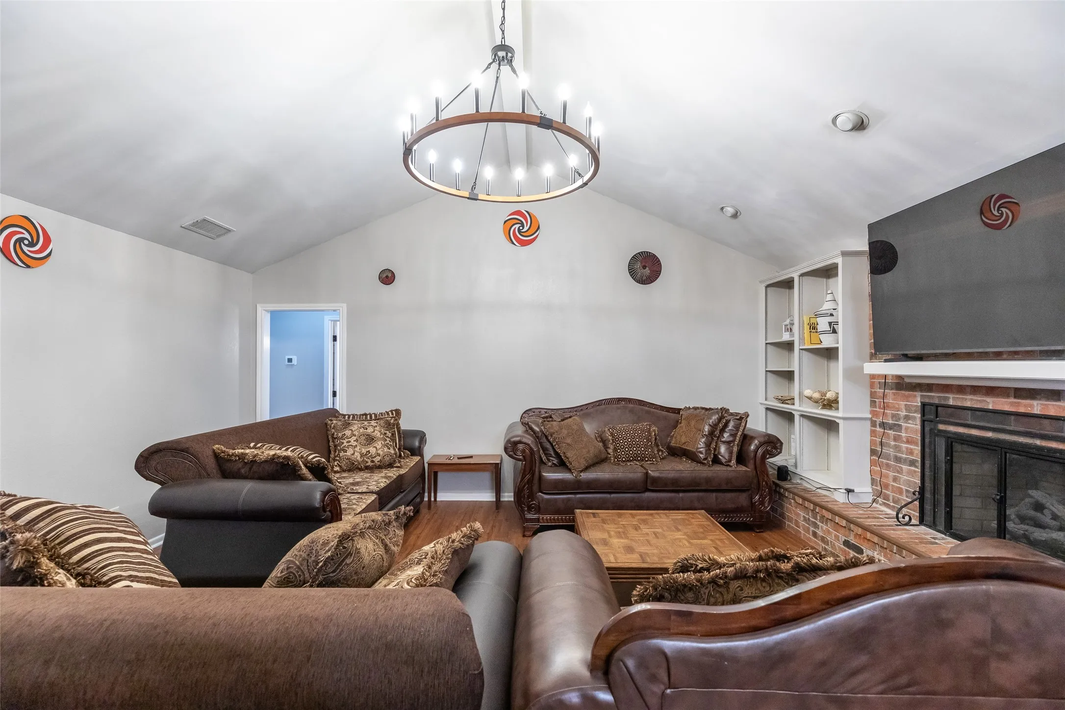 Single Family Residence For Rent in Taylor County , 857 Chaucer Drive, Abilene, Texas 79602, 5 Bedroom, 2 Bathroom, 2 Garage spaces, 2,044 Sqft, built in 1986, mls#21348776, Real Estate Agent in Abilene, Homes For Rent in Taylor county, Homes For Rent in Abilene, Realtor in Abilene Texas, Real Estate Brokerage Independent Realty Texas, Luminita Cordes Realtor