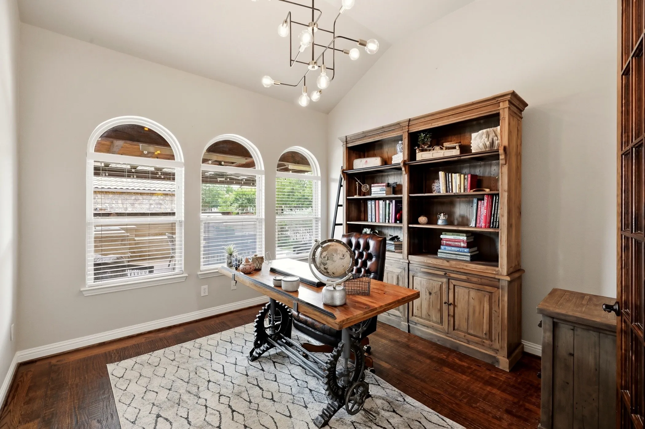 Single Family Residence For Sale in Dallas County , 1616 Camino Lago, Irving, Texas 75039, 4 Bedroom, 4 Bathroom, 2 Garage spaces, 3,800 Sqft, built in 2008, mls#21350972, Real Estate Agent in Irving, Homes For Sale in Dallas county, Homes For Sale in Irving, Realtor in Irving Texas, Real Estate Brokerage Independent Realty Texas, Luminita Cordes Realtor