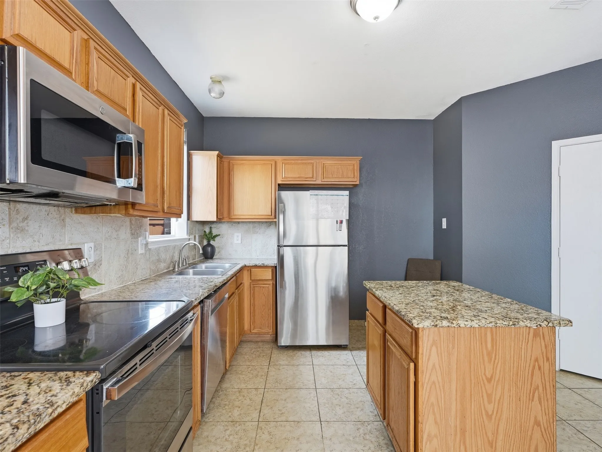 Single Family Residence For Sale in Dallas County , 1125 Urban Drive, De Soto, Texas 75115, 7 Bedroom, 4 Bathroom, 2 Garage spaces, 2,932 Sqft, built in 2000, mls#21351101, Real Estate Agent in De Soto, Homes For Sale in Dallas county, Homes For Sale in De Soto, Realtor in De Soto Texas, Real Estate Brokerage Independent Realty Texas, Luminita Cordes Realtor