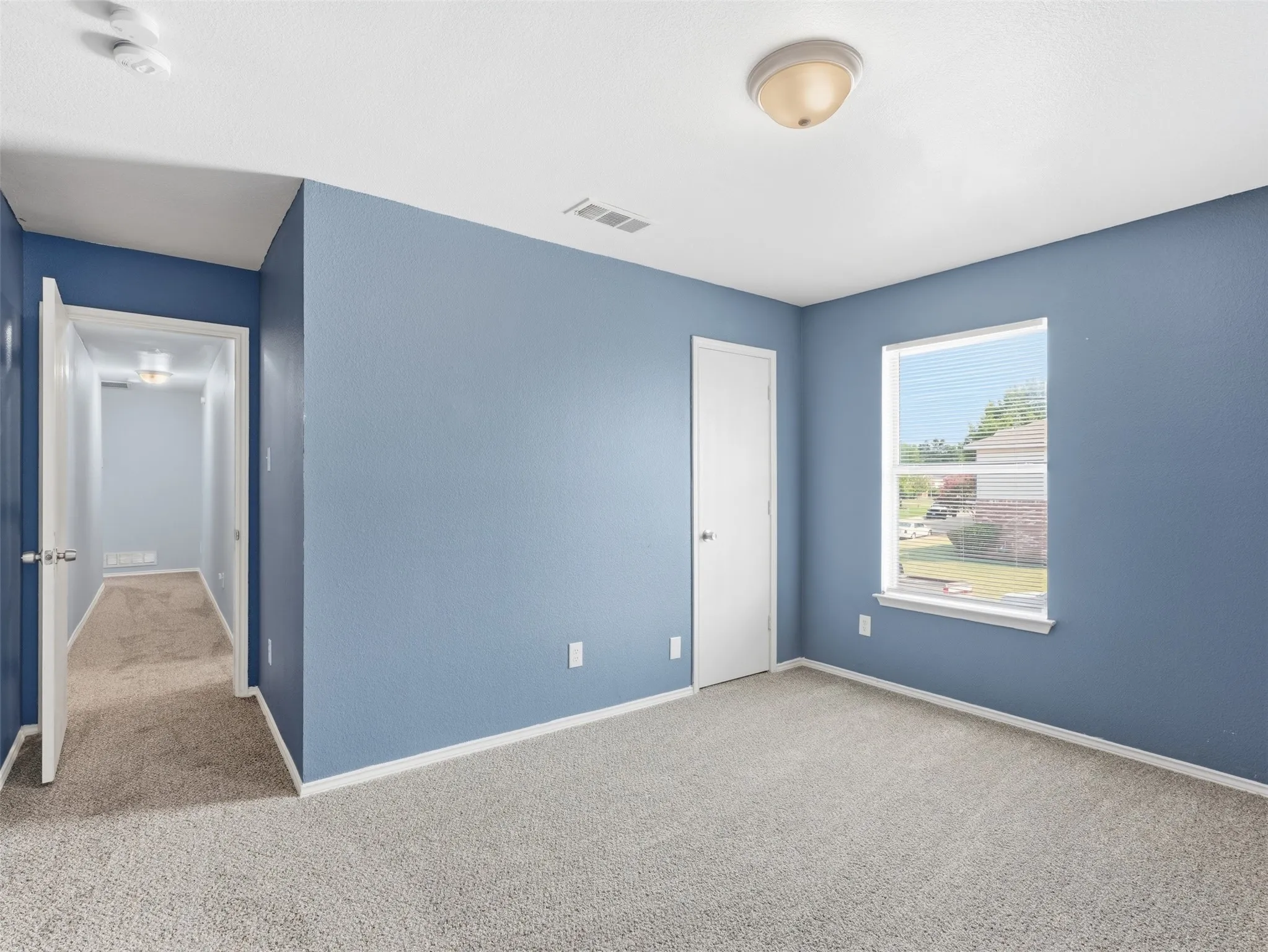 Single Family Residence For Sale in Dallas County , 1125 Urban Drive, De Soto, Texas 75115, 7 Bedroom, 4 Bathroom, 2 Garage spaces, 2,932 Sqft, built in 2000, mls#21351101, Real Estate Agent in De Soto, Homes For Sale in Dallas county, Homes For Sale in De Soto, Realtor in De Soto Texas, Real Estate Brokerage Independent Realty Texas, Luminita Cordes Realtor