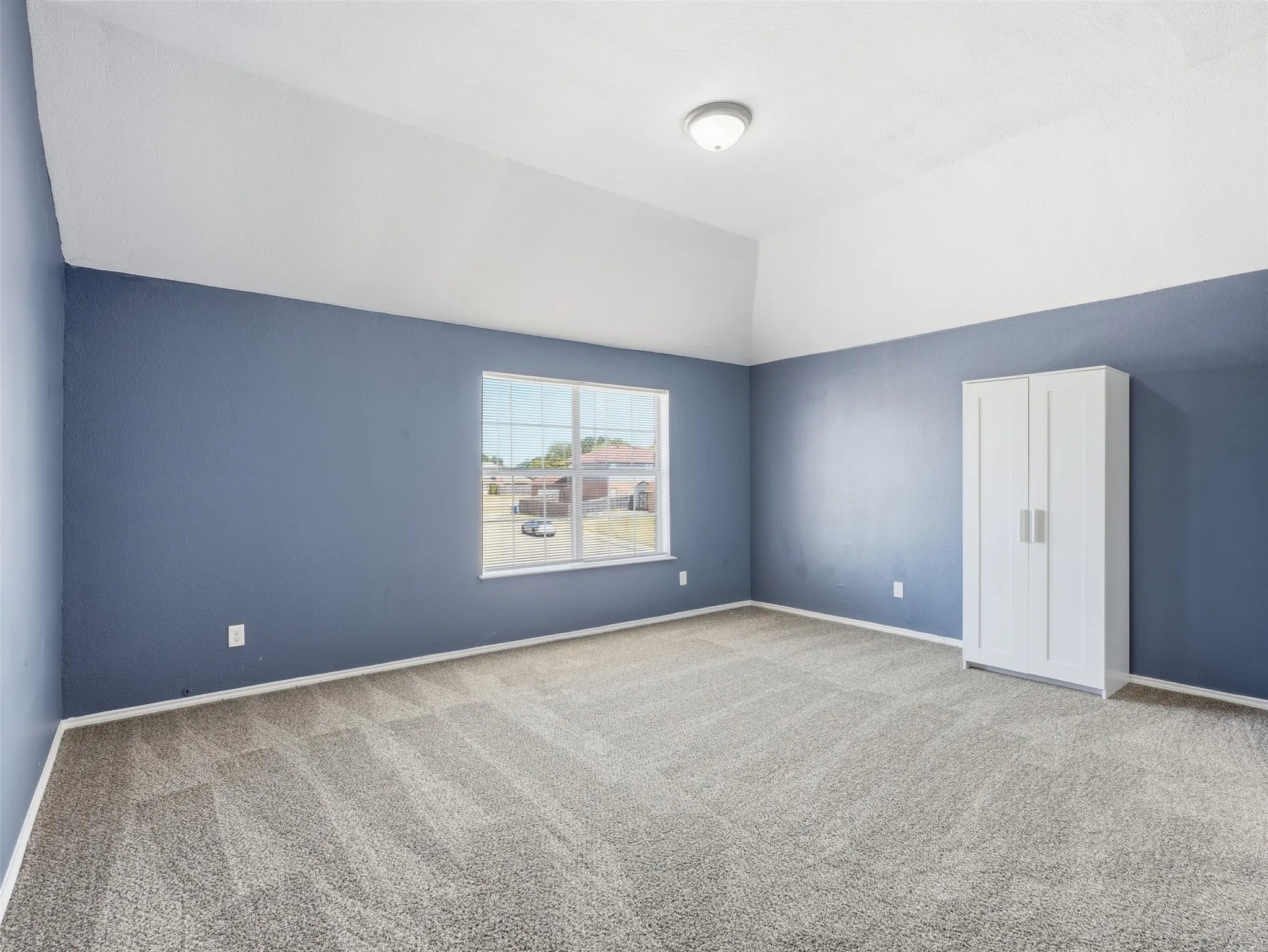 Single Family Residence For Sale in Dallas County , 1125 Urban Drive, De Soto, Texas 75115, 7 Bedroom, 4 Bathroom, 2 Garage spaces, 2,932 Sqft, built in 2000, mls#21351101, Real Estate Agent in De Soto, Homes For Sale in Dallas county, Homes For Sale in De Soto, Realtor in De Soto Texas, Real Estate Brokerage Independent Realty Texas, Luminita Cordes Realtor
