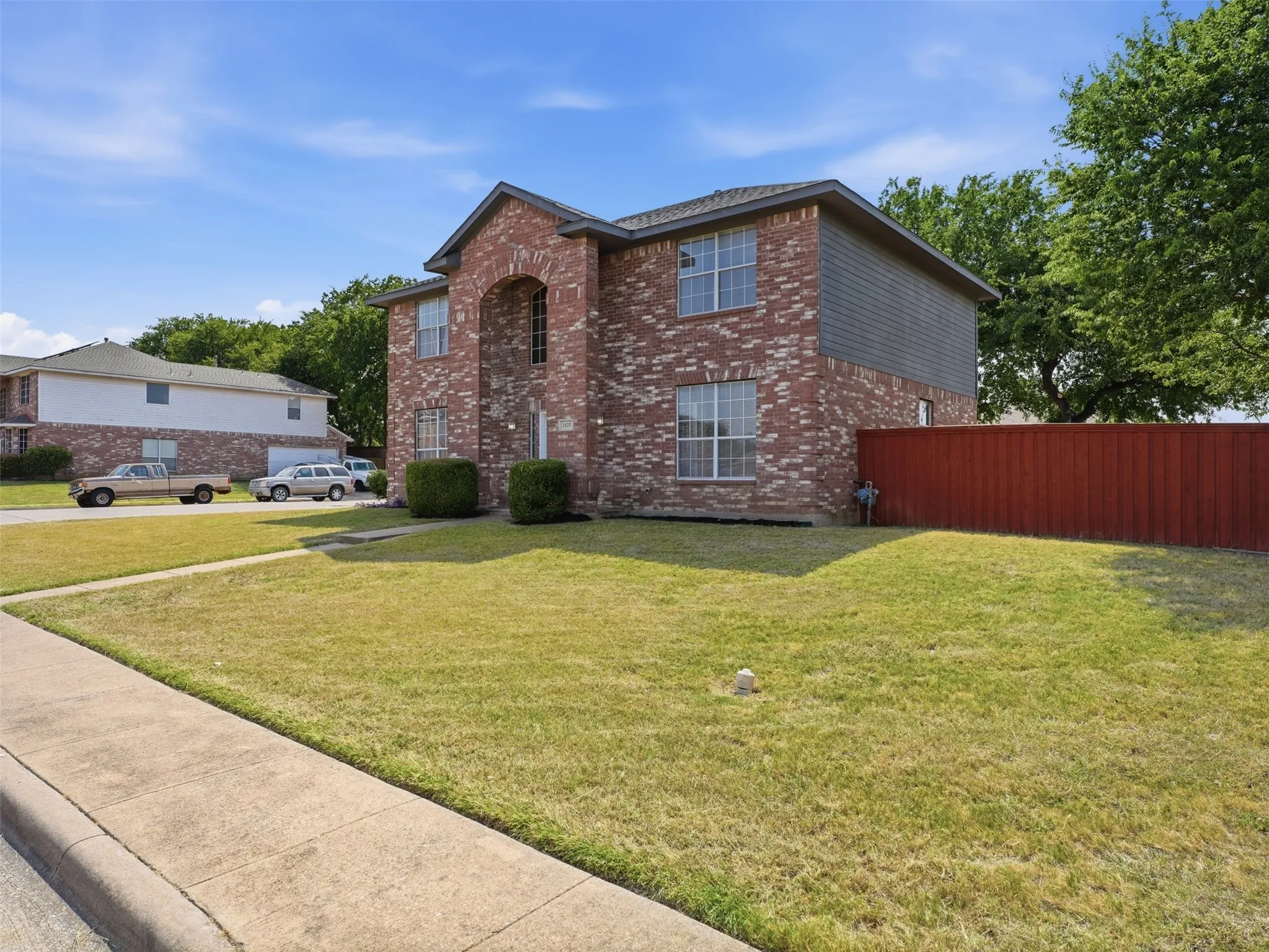 Single Family Residence For Sale in Dallas County , 1125 Urban Drive, De Soto, Texas 75115, 7 Bedroom, 4 Bathroom, 2 Garage spaces, 2,932 Sqft, built in 2000, mls#21351101, Real Estate Agent in De Soto, Homes For Sale in Dallas county, Homes For Sale in De Soto, Realtor in De Soto Texas, Real Estate Brokerage Independent Realty Texas, Luminita Cordes Realtor