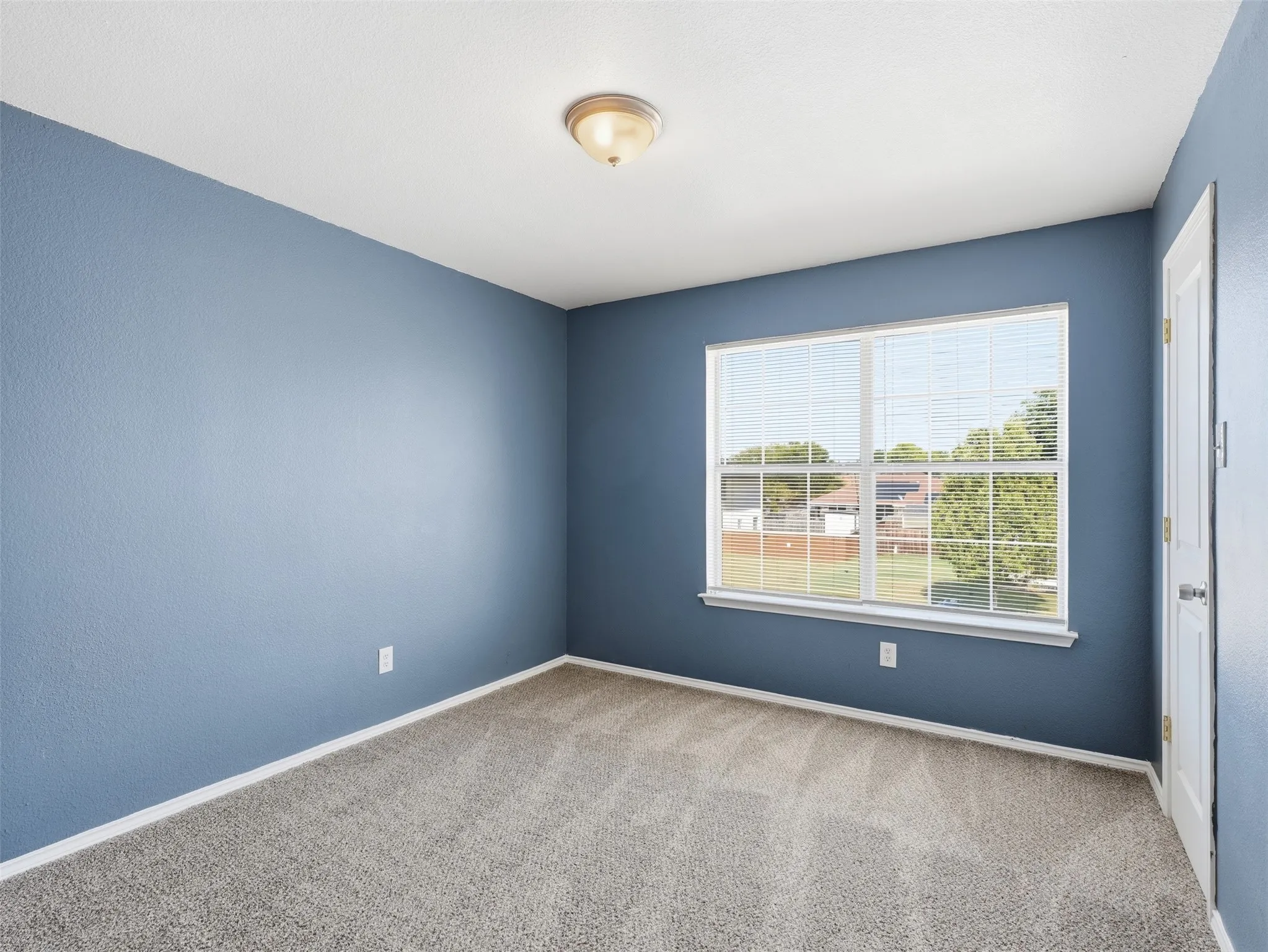 Single Family Residence For Sale in Dallas County , 1125 Urban Drive, De Soto, Texas 75115, 7 Bedroom, 4 Bathroom, 2 Garage spaces, 2,932 Sqft, built in 2000, mls#21351101, Real Estate Agent in De Soto, Homes For Sale in Dallas county, Homes For Sale in De Soto, Realtor in De Soto Texas, Real Estate Brokerage Independent Realty Texas, Luminita Cordes Realtor