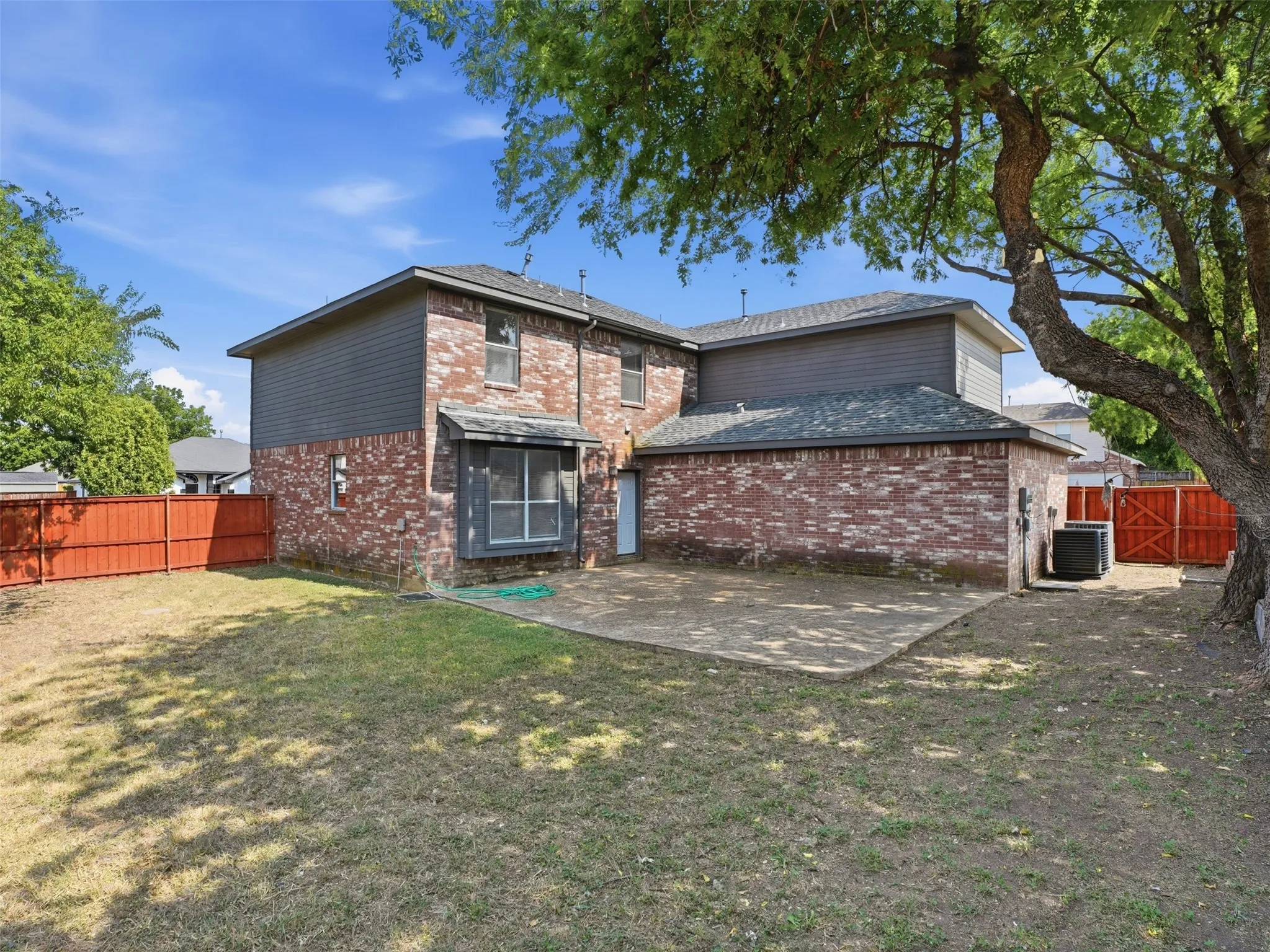 Single Family Residence For Sale in Dallas County , 1125 Urban Drive, De Soto, Texas 75115, 7 Bedroom, 4 Bathroom, 2 Garage spaces, 2,932 Sqft, built in 2000, mls#21351101, Real Estate Agent in De Soto, Homes For Sale in Dallas county, Homes For Sale in De Soto, Realtor in De Soto Texas, Real Estate Brokerage Independent Realty Texas, Luminita Cordes Realtor