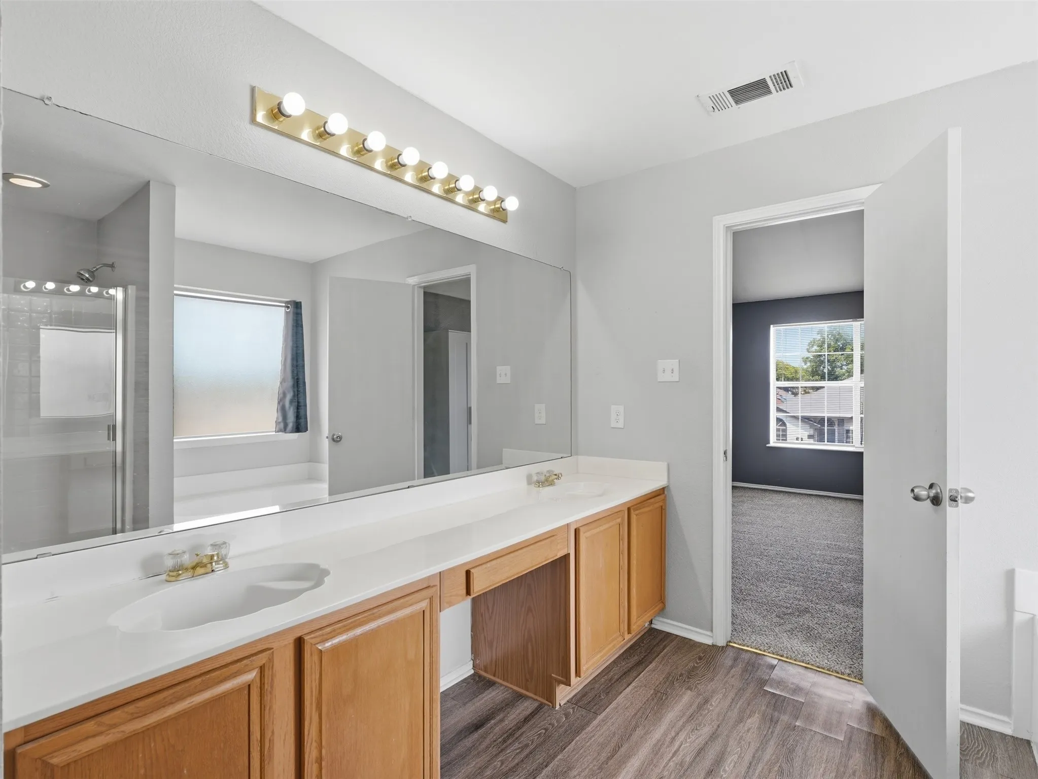 Single Family Residence For Sale in Dallas County , 1125 Urban Drive, De Soto, Texas 75115, 7 Bedroom, 4 Bathroom, 2 Garage spaces, 2,932 Sqft, built in 2000, mls#21351101, Real Estate Agent in De Soto, Homes For Sale in Dallas county, Homes For Sale in De Soto, Realtor in De Soto Texas, Real Estate Brokerage Independent Realty Texas, Luminita Cordes Realtor