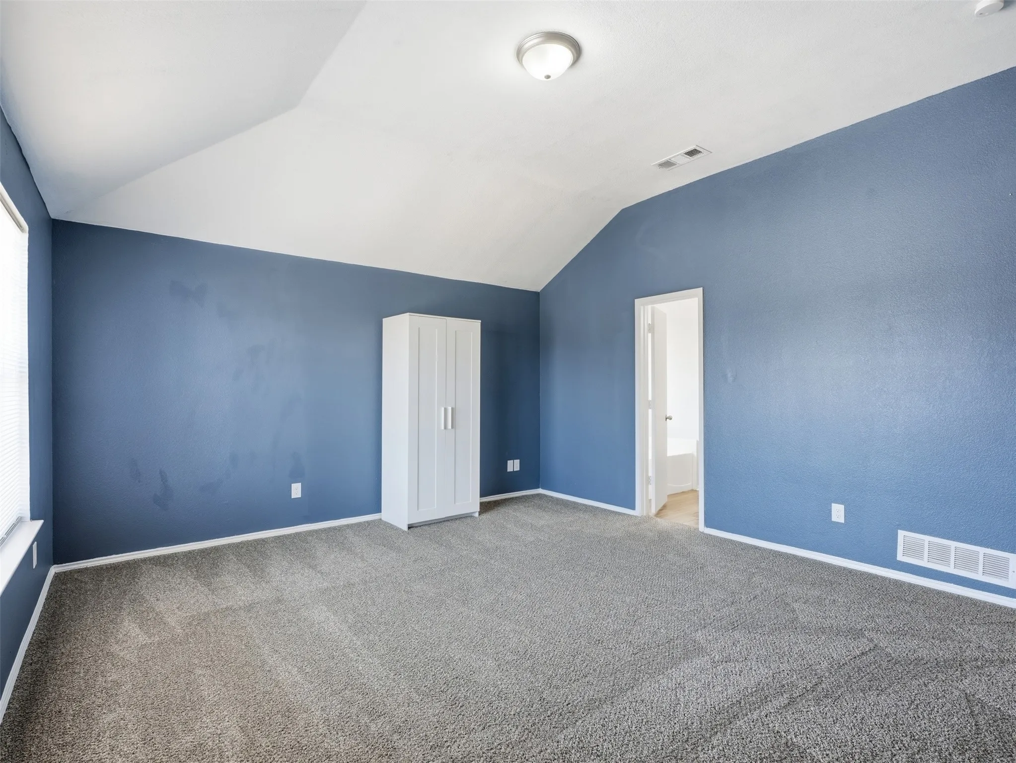 Single Family Residence For Sale in Dallas County , 1125 Urban Drive, De Soto, Texas 75115, 7 Bedroom, 4 Bathroom, 2 Garage spaces, 2,932 Sqft, built in 2000, mls#21351101, Real Estate Agent in De Soto, Homes For Sale in Dallas county, Homes For Sale in De Soto, Realtor in De Soto Texas, Real Estate Brokerage Independent Realty Texas, Luminita Cordes Realtor