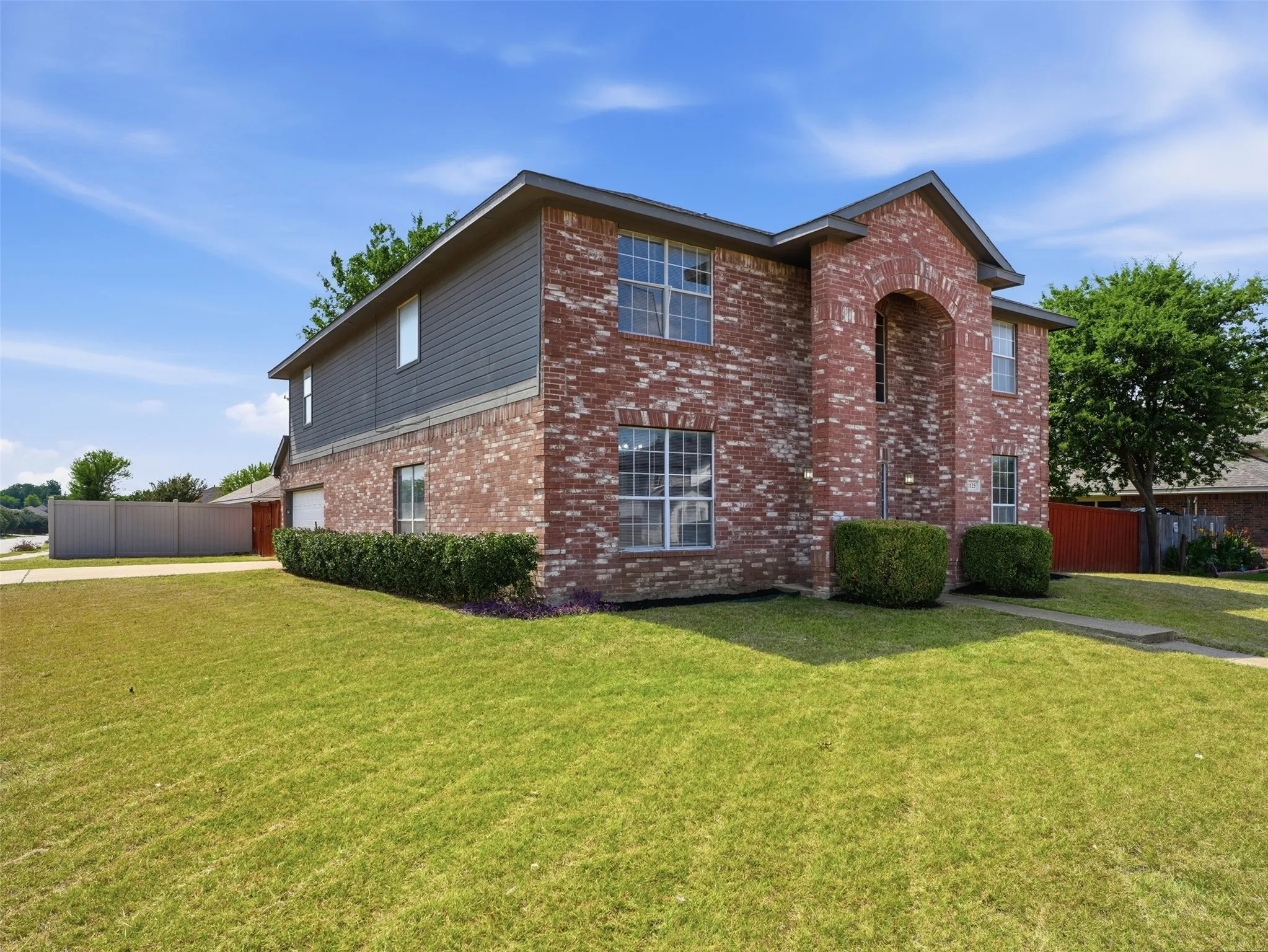 Single Family Residence For Sale in Dallas County , 1125 Urban Drive, De Soto, Texas 75115, 7 Bedroom, 4 Bathroom, 2 Garage spaces, 2,932 Sqft, built in 2000, mls#21351101, Real Estate Agent in De Soto, Homes For Sale in Dallas county, Homes For Sale in De Soto, Realtor in De Soto Texas, Real Estate Brokerage Independent Realty Texas, Luminita Cordes Realtor