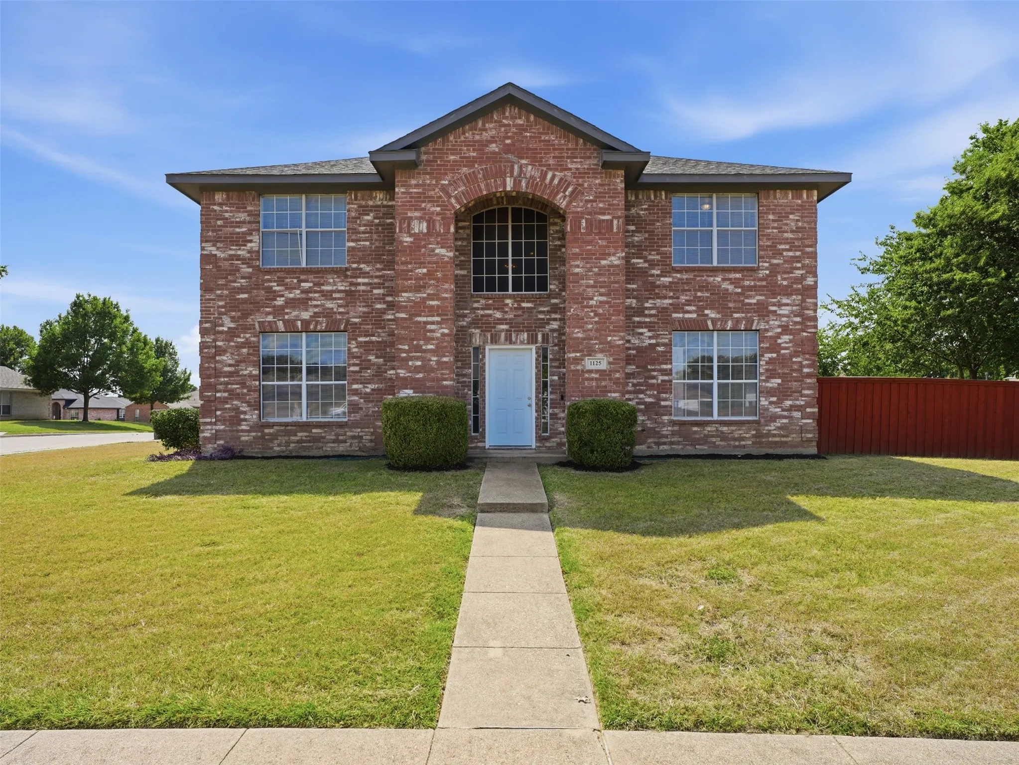 Single Family Residence For Sale in Dallas County , 1125 Urban Drive, De Soto, Texas 75115, 7 Bedroom, 4 Bathroom, 2 Garage spaces, 2,932 Sqft, built in 2000, mls#21351101, Real Estate Agent in De Soto, Homes For Sale in Dallas county, Homes For Sale in De Soto, Realtor in De Soto Texas, Real Estate Brokerage Independent Realty Texas, Luminita Cordes Realtor