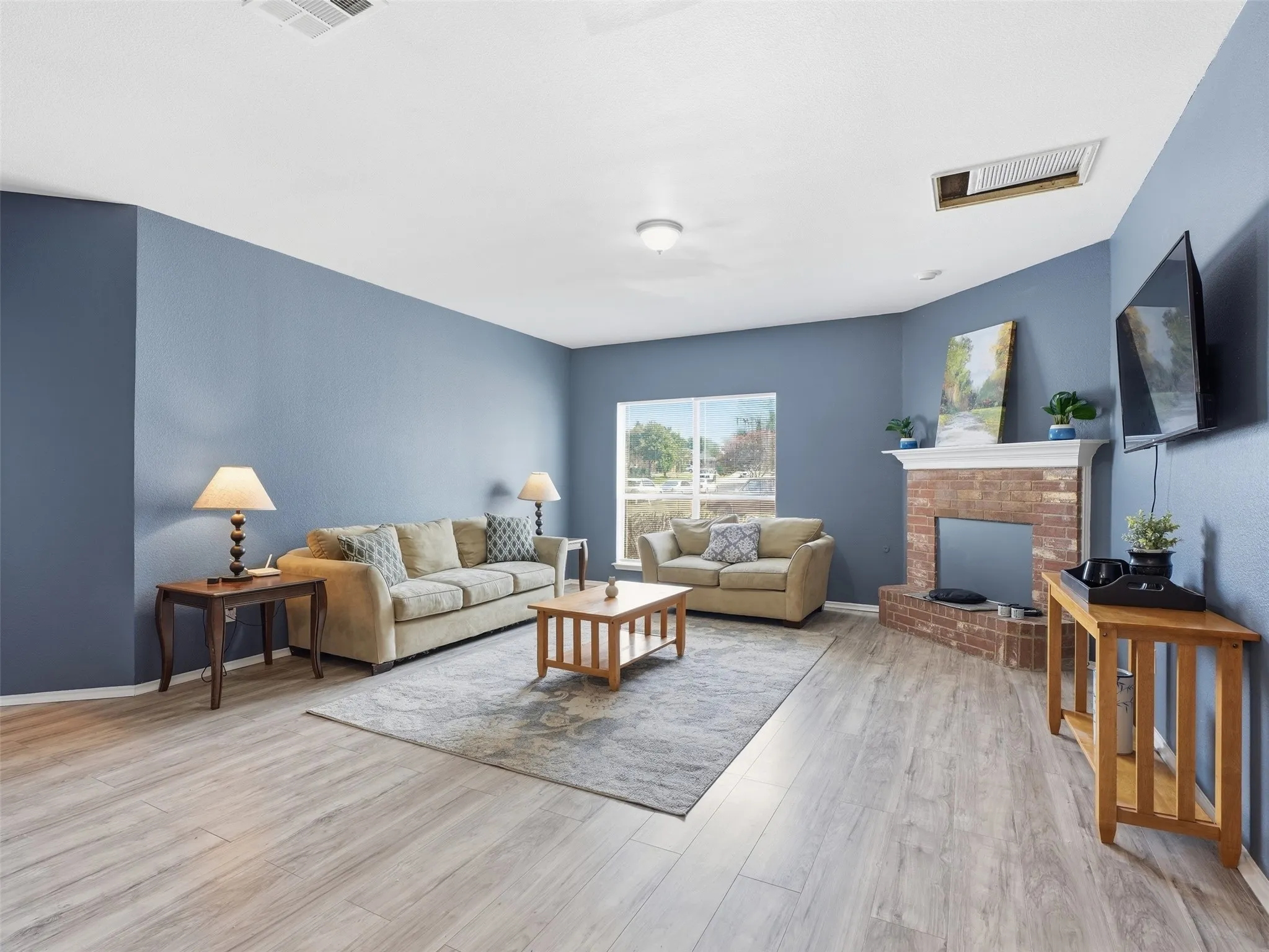 Single Family Residence For Sale in Dallas County , 1125 Urban Drive, De Soto, Texas 75115, 7 Bedroom, 4 Bathroom, 2 Garage spaces, 2,932 Sqft, built in 2000, mls#21351101, Real Estate Agent in De Soto, Homes For Sale in Dallas county, Homes For Sale in De Soto, Realtor in De Soto Texas, Real Estate Brokerage Independent Realty Texas, Luminita Cordes Realtor