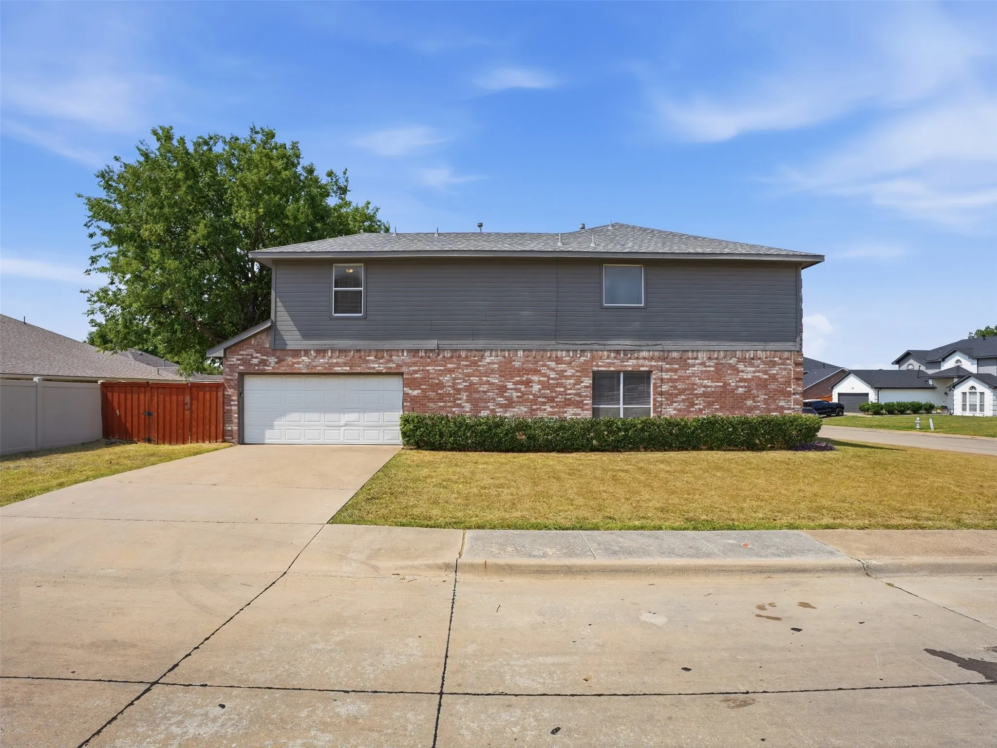 Single Family Residence For Sale in Dallas County , 1125 Urban Drive, De Soto, Texas 75115, 7 Bedroom, 4 Bathroom, 2 Garage spaces, 2,932 Sqft, built in 2000, mls#21351101, Real Estate Agent in De Soto, Homes For Sale in Dallas county, Homes For Sale in De Soto, Realtor in De Soto Texas, Real Estate Brokerage Independent Realty Texas, Luminita Cordes Realtor