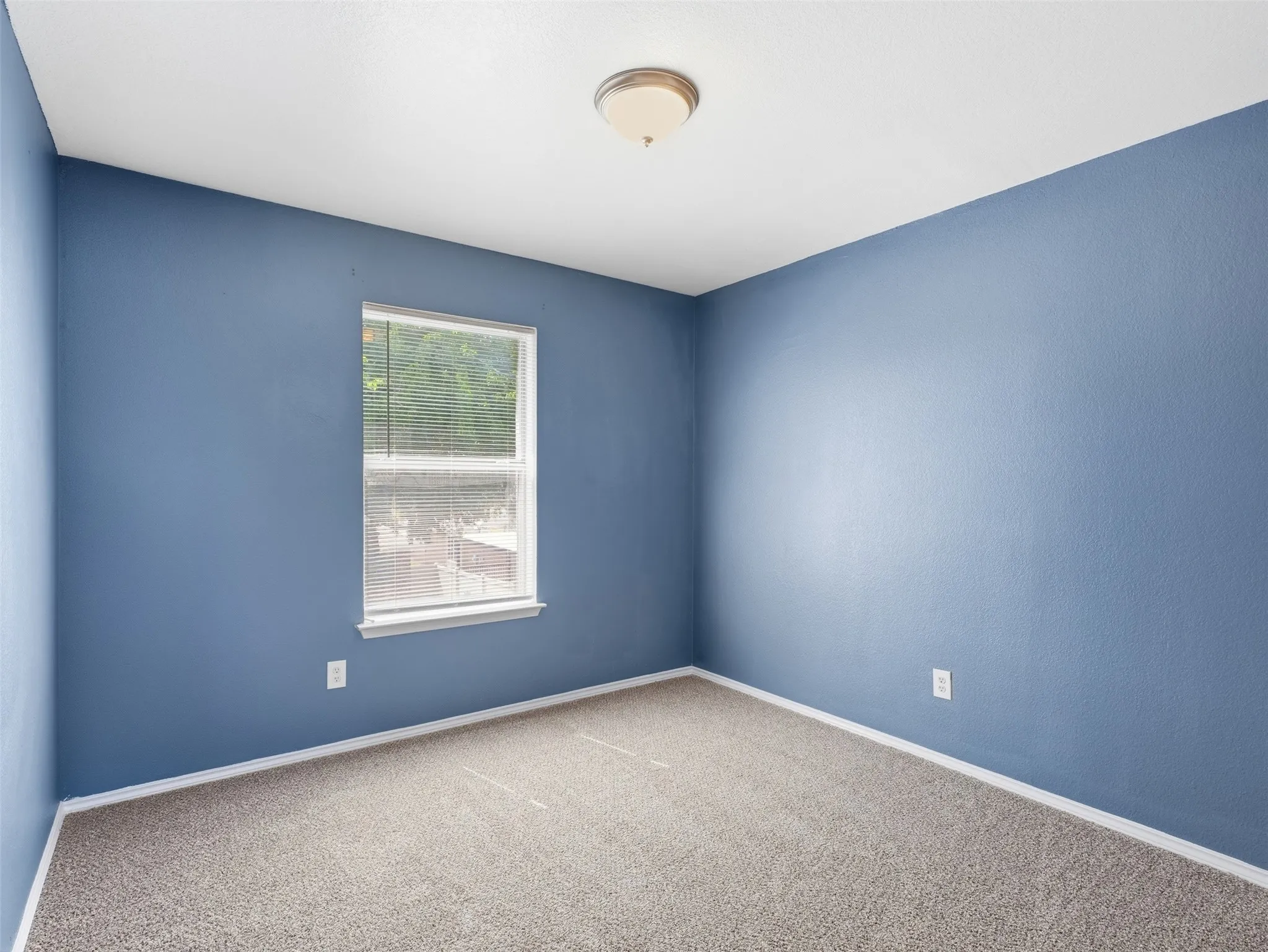 Single Family Residence For Sale in Dallas County , 1125 Urban Drive, De Soto, Texas 75115, 7 Bedroom, 4 Bathroom, 2 Garage spaces, 2,932 Sqft, built in 2000, mls#21351101, Real Estate Agent in De Soto, Homes For Sale in Dallas county, Homes For Sale in De Soto, Realtor in De Soto Texas, Real Estate Brokerage Independent Realty Texas, Luminita Cordes Realtor