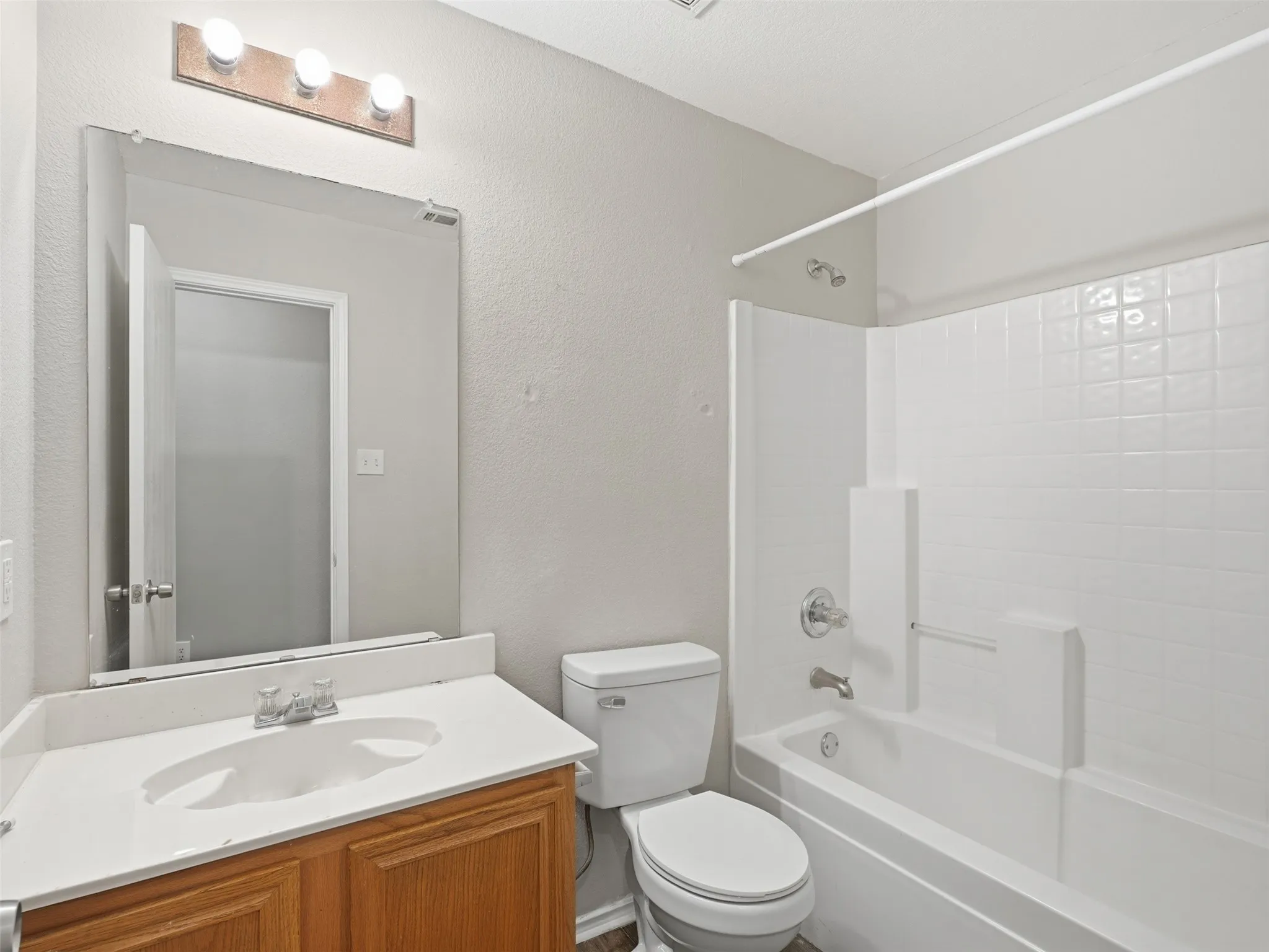 Single Family Residence For Sale in Dallas County , 1125 Urban Drive, De Soto, Texas 75115, 7 Bedroom, 4 Bathroom, 2 Garage spaces, 2,932 Sqft, built in 2000, mls#21351101, Real Estate Agent in De Soto, Homes For Sale in Dallas county, Homes For Sale in De Soto, Realtor in De Soto Texas, Real Estate Brokerage Independent Realty Texas, Luminita Cordes Realtor