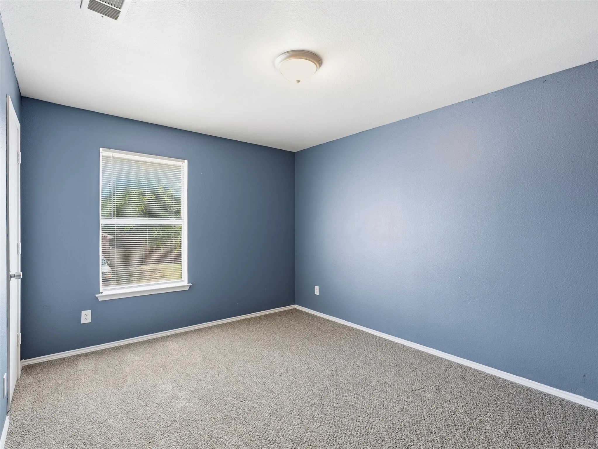 Single Family Residence For Sale in Dallas County , 1125 Urban Drive, De Soto, Texas 75115, 7 Bedroom, 4 Bathroom, 2 Garage spaces, 2,932 Sqft, built in 2000, mls#21351101, Real Estate Agent in De Soto, Homes For Sale in Dallas county, Homes For Sale in De Soto, Realtor in De Soto Texas, Real Estate Brokerage Independent Realty Texas, Luminita Cordes Realtor