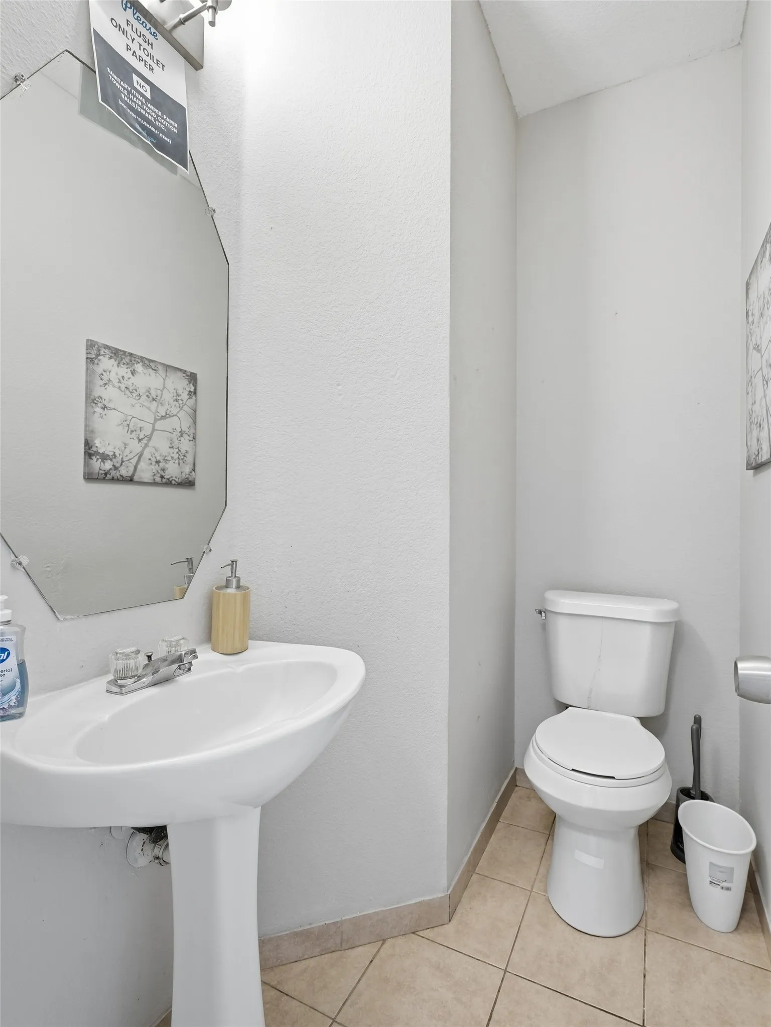 Single Family Residence For Sale in Dallas County , 1125 Urban Drive, De Soto, Texas 75115, 7 Bedroom, 4 Bathroom, 2 Garage spaces, 2,932 Sqft, built in 2000, mls#21351101, Real Estate Agent in De Soto, Homes For Sale in Dallas county, Homes For Sale in De Soto, Realtor in De Soto Texas, Real Estate Brokerage Independent Realty Texas, Luminita Cordes Realtor