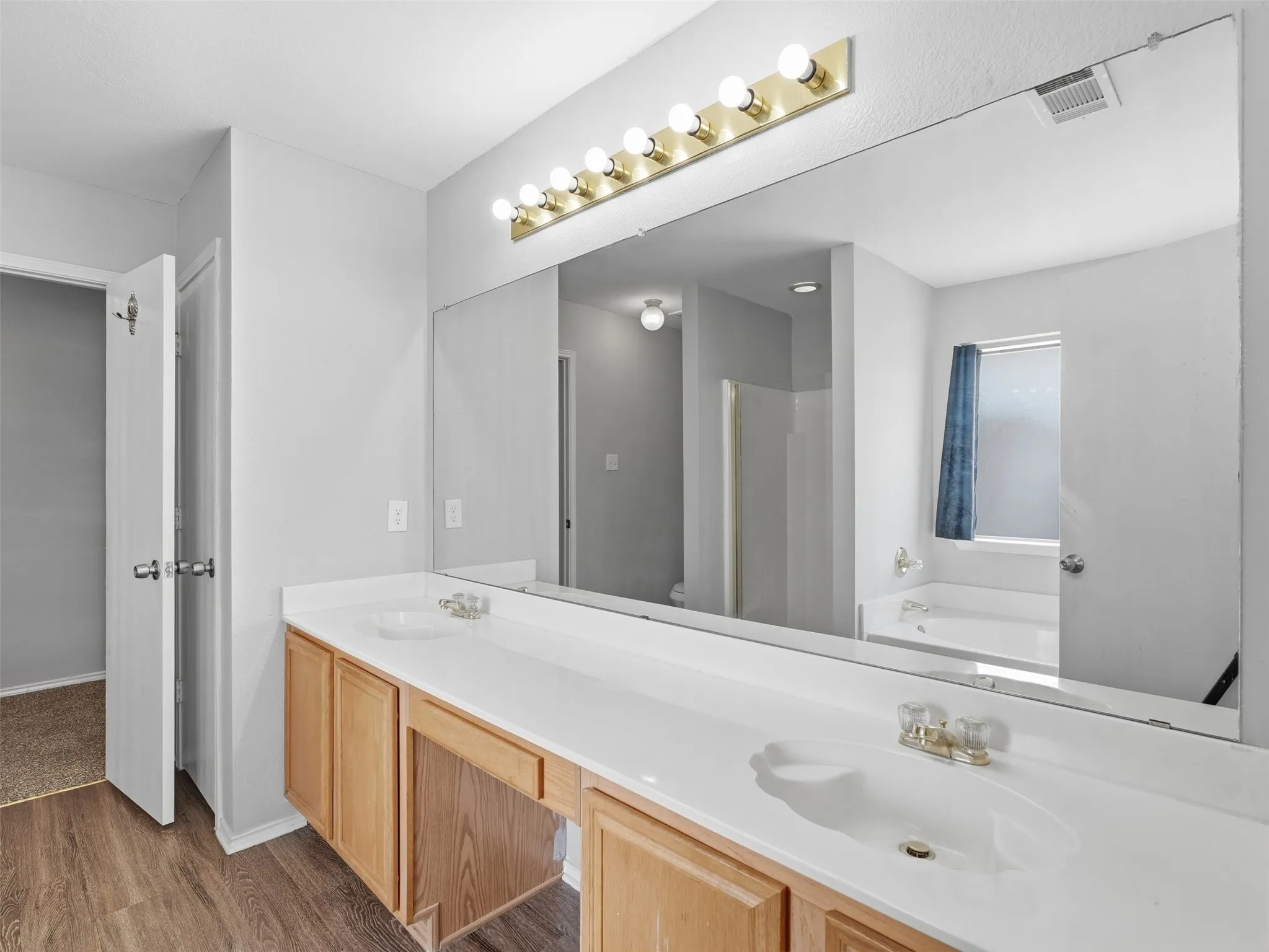 Single Family Residence For Sale in Dallas County , 1125 Urban Drive, De Soto, Texas 75115, 7 Bedroom, 4 Bathroom, 2 Garage spaces, 2,932 Sqft, built in 2000, mls#21351101, Real Estate Agent in De Soto, Homes For Sale in Dallas county, Homes For Sale in De Soto, Realtor in De Soto Texas, Real Estate Brokerage Independent Realty Texas, Luminita Cordes Realtor