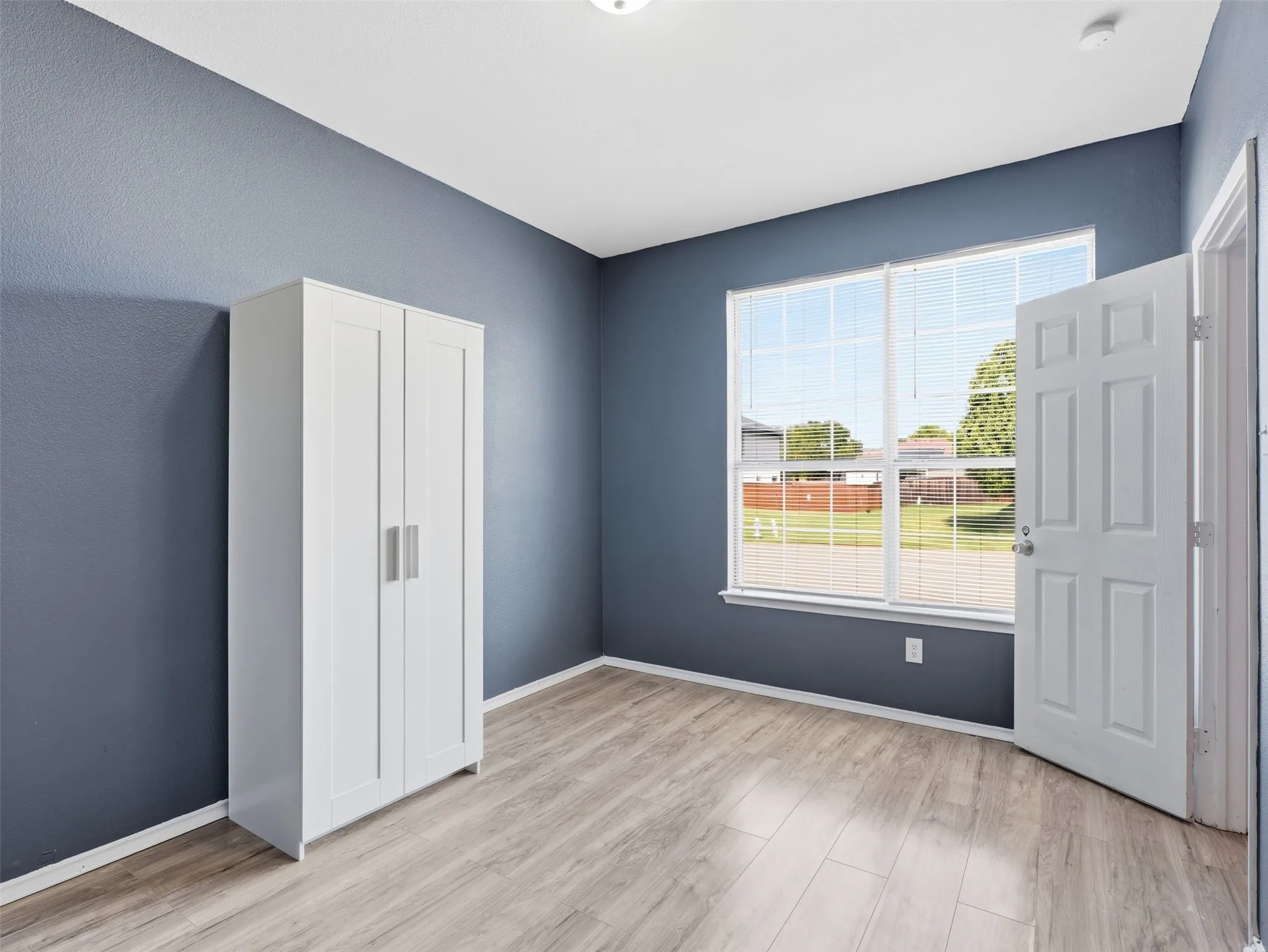 Single Family Residence For Sale in Dallas County , 1125 Urban Drive, De Soto, Texas 75115, 7 Bedroom, 4 Bathroom, 2 Garage spaces, 2,932 Sqft, built in 2000, mls#21351101, Real Estate Agent in De Soto, Homes For Sale in Dallas county, Homes For Sale in De Soto, Realtor in De Soto Texas, Real Estate Brokerage Independent Realty Texas, Luminita Cordes Realtor