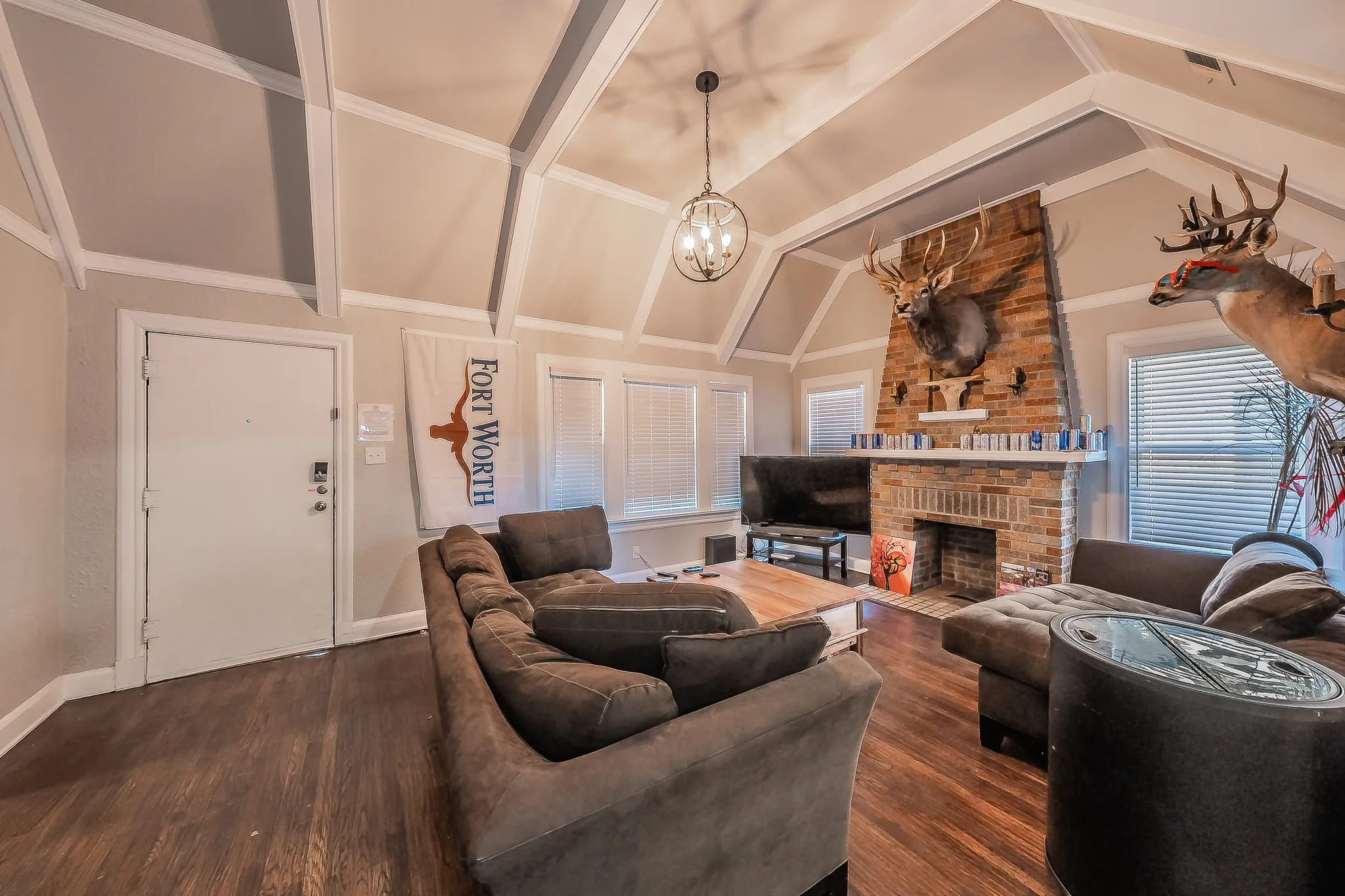 Single Family Residence For Sale in Tarrant County , 3257 Greene Avenue, Fort Worth, Texas 76109, 3 Bedroom, 2 Bathroom, 3 Garage spaces, 2,224 Sqft, built in 1932, Price $621,500, mls#21349198, Real Estate Agent in Fort Worth, Homes For Sale in Tarrant county, Homes For Sale in Fort Worth, Realtor in Fort Worth Texas, Real Estate Brokerage Independent Realty Texas, Luminita Cordes Realtor