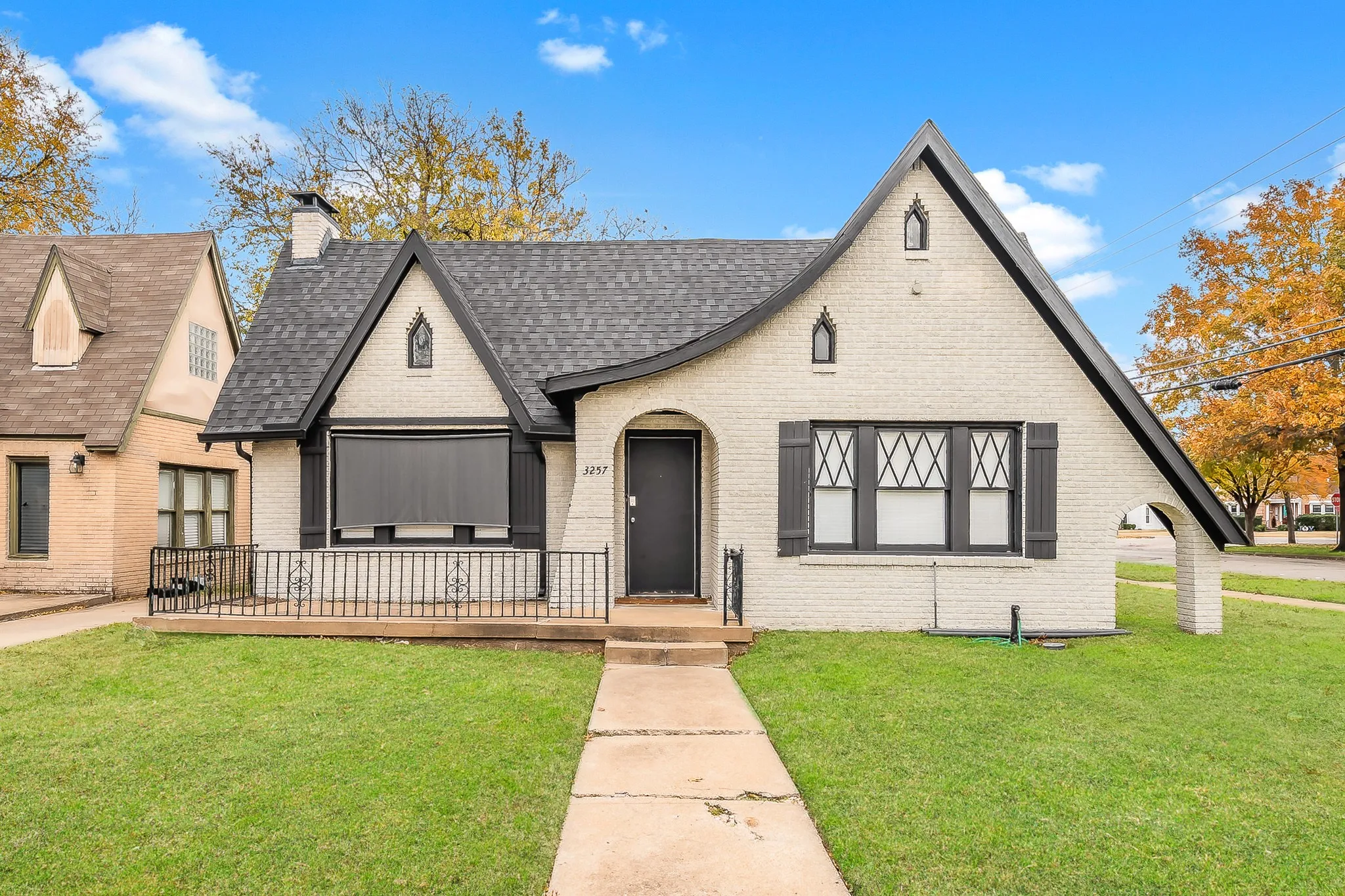 Single Family Residence For Sale in Tarrant County , 3257 Greene Avenue, Fort Worth, Texas 76109, 3 Bedroom, 2 Bathroom, 3 Garage spaces, 2,224 Sqft, built in 1932, Price $621,500, mls#21349198, Real Estate Agent in Fort Worth, Homes For Sale in Tarrant county, Homes For Sale in Fort Worth, Realtor in Fort Worth Texas, Real Estate Brokerage Independent Realty Texas, Luminita Cordes Realtor
