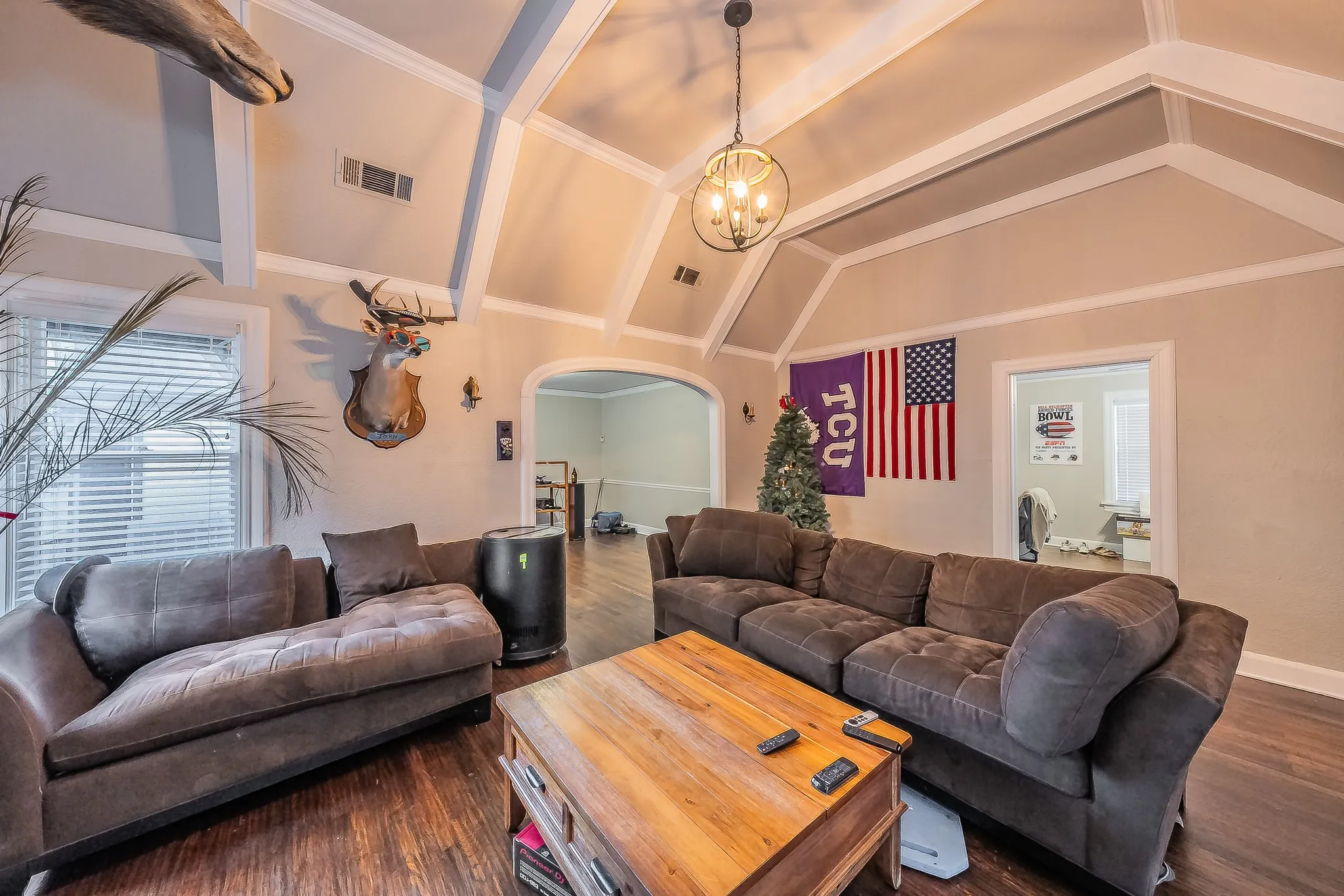 Single Family Residence For Sale in Tarrant County , 3257 Greene Avenue, Fort Worth, Texas 76109, 3 Bedroom, 2 Bathroom, 3 Garage spaces, 2,224 Sqft, built in 1932, Price $621,500, mls#21349198, Real Estate Agent in Fort Worth, Homes For Sale in Tarrant county, Homes For Sale in Fort Worth, Realtor in Fort Worth Texas, Real Estate Brokerage Independent Realty Texas, Luminita Cordes Realtor