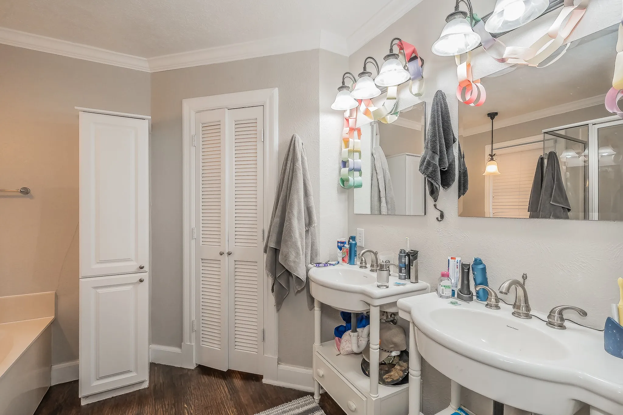 Single Family Residence For Sale in Tarrant County , 3257 Greene Avenue, Fort Worth, Texas 76109, 3 Bedroom, 2 Bathroom, 3 Garage spaces, 2,224 Sqft, built in 1932, Price $621,500, mls#21349198, Real Estate Agent in Fort Worth, Homes For Sale in Tarrant county, Homes For Sale in Fort Worth, Realtor in Fort Worth Texas, Real Estate Brokerage Independent Realty Texas, Luminita Cordes Realtor